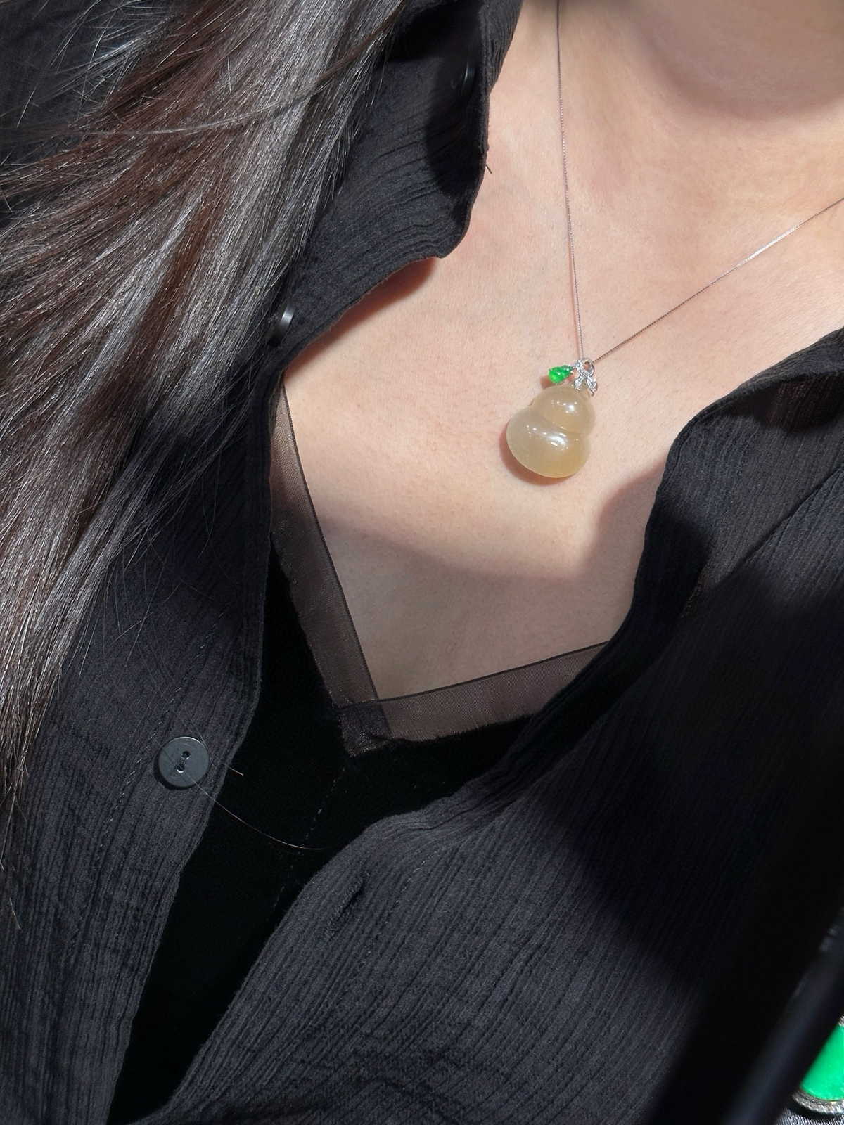 黄翡·葫芦

这枚蜜黄葫芦，冰润饱满，招财神器～