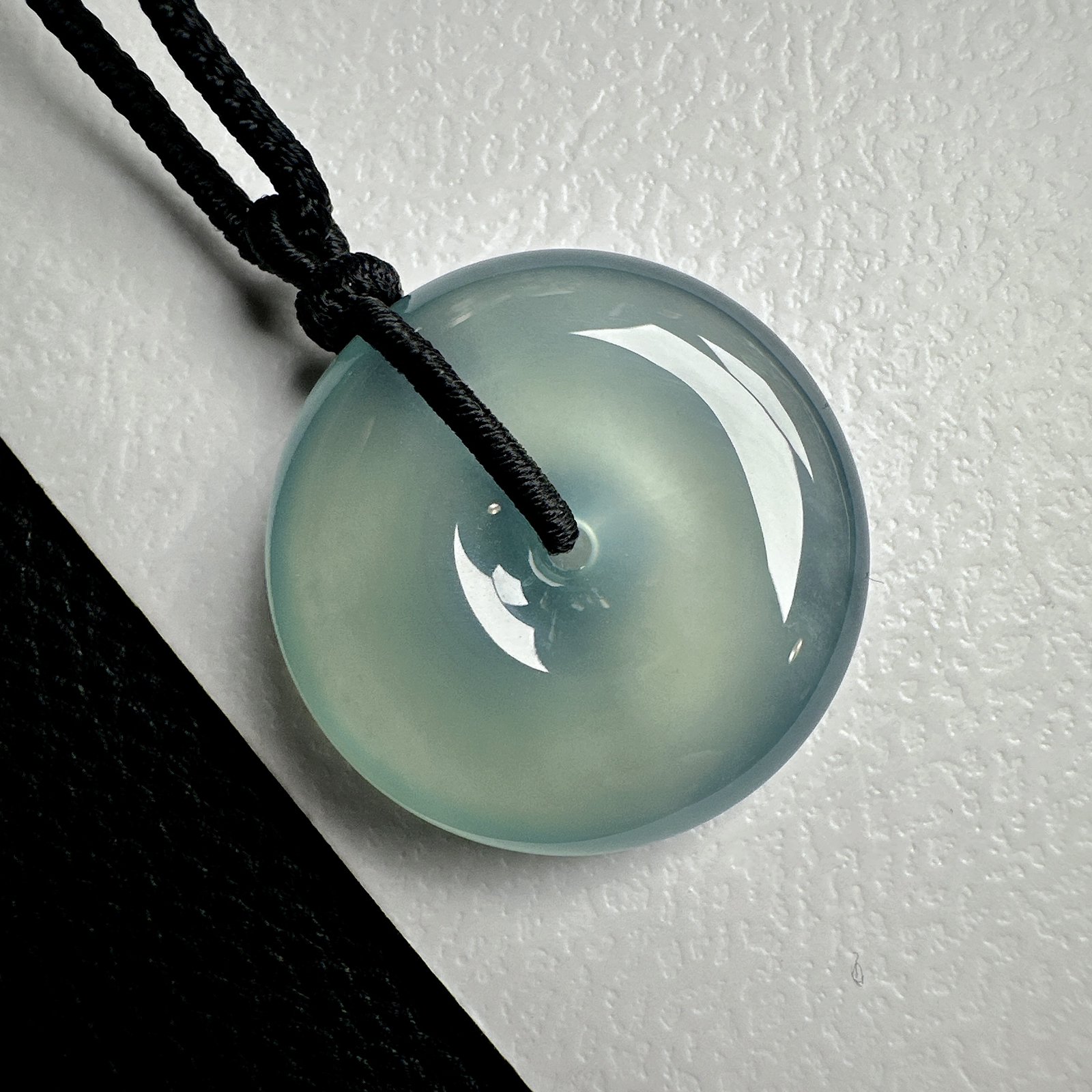 【冰种天空蓝平安扣】质地非常细腻干净，冰润十足，种老冰透，收藏品质