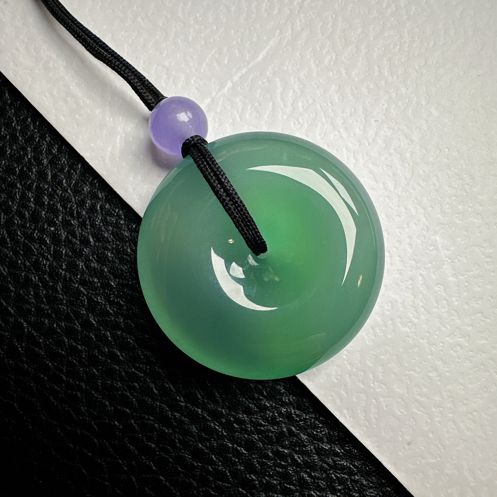 【冰种晴绿平安扣】质地细腻，品质很好，冰感十足，胶感明显，收藏品质