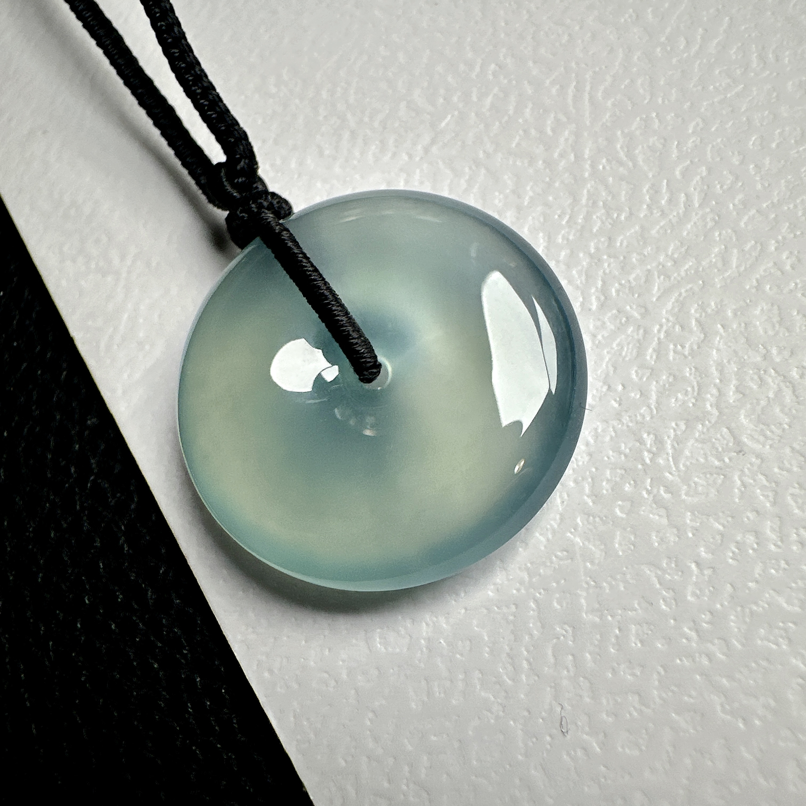 【冰种天空蓝平安扣】质地非常细腻干净，冰润十足，种老冰透，收藏品质