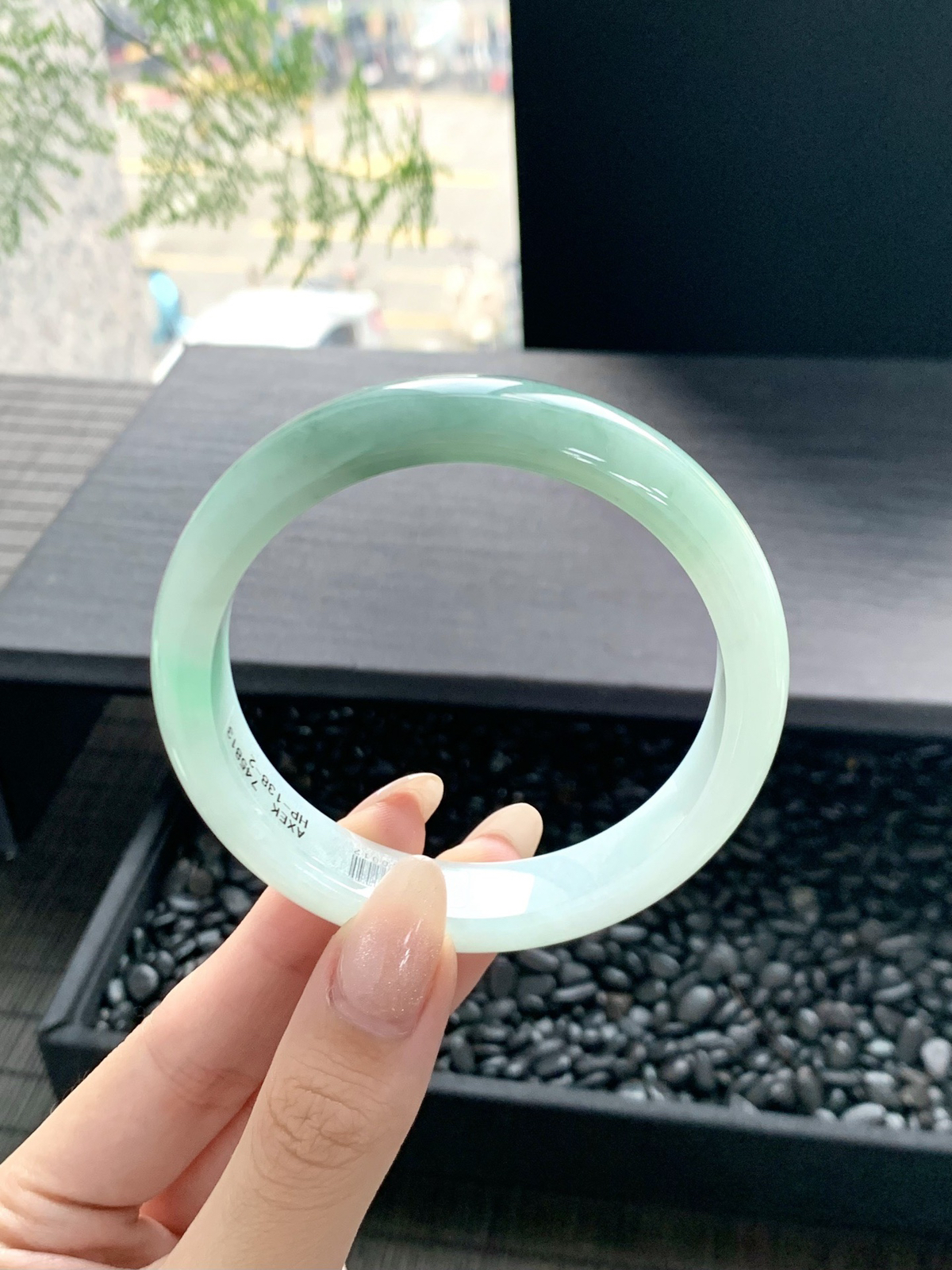 【宽版半山水手镯】
子规声里雨如烟湖水清清 宛如身临其境 一片安宁祥和之美
【尺寸】58-13-7.5mm