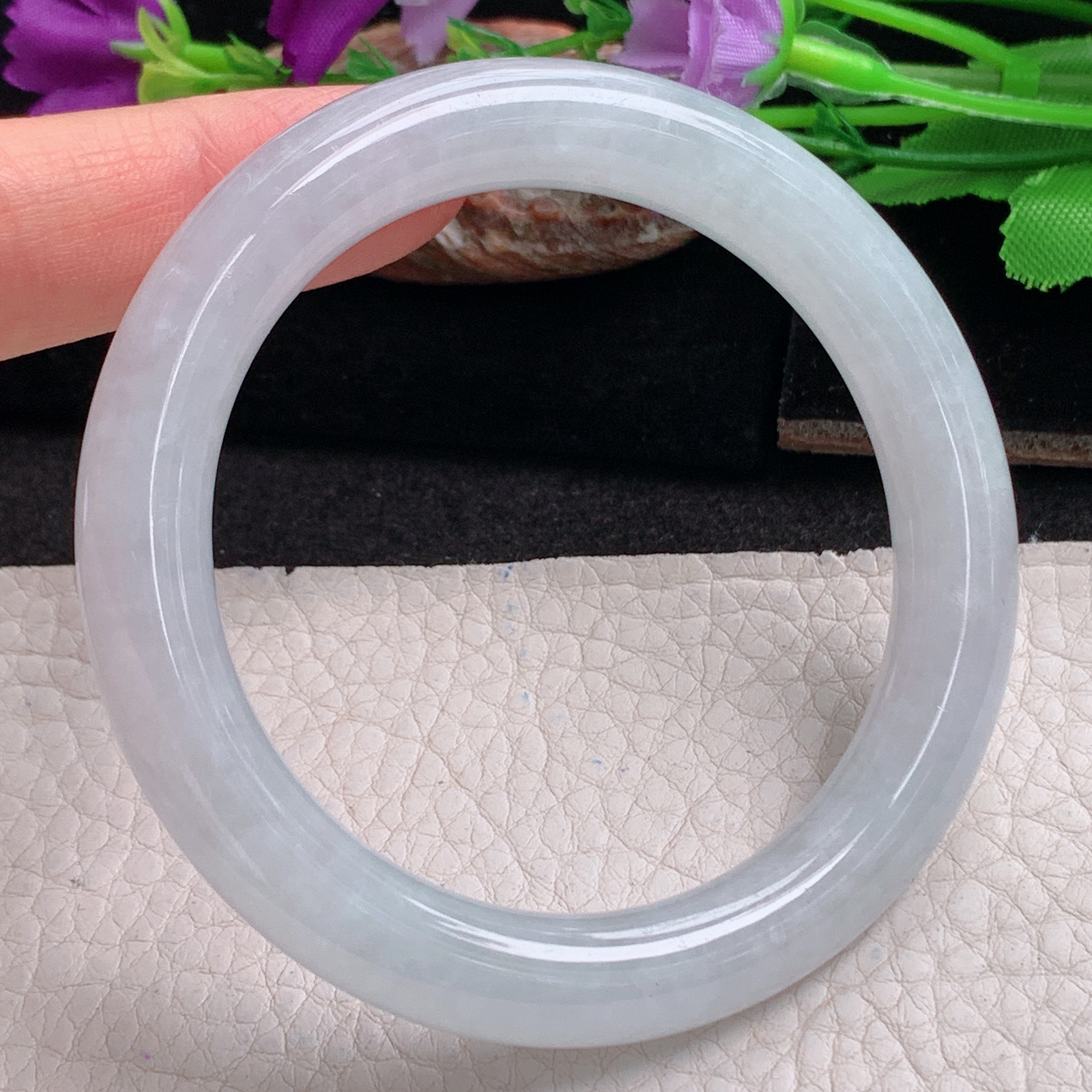 js实拍56*10*9.6美人镯 天然缅甸翡翠a货手冰纯白月光圆条玉镯子