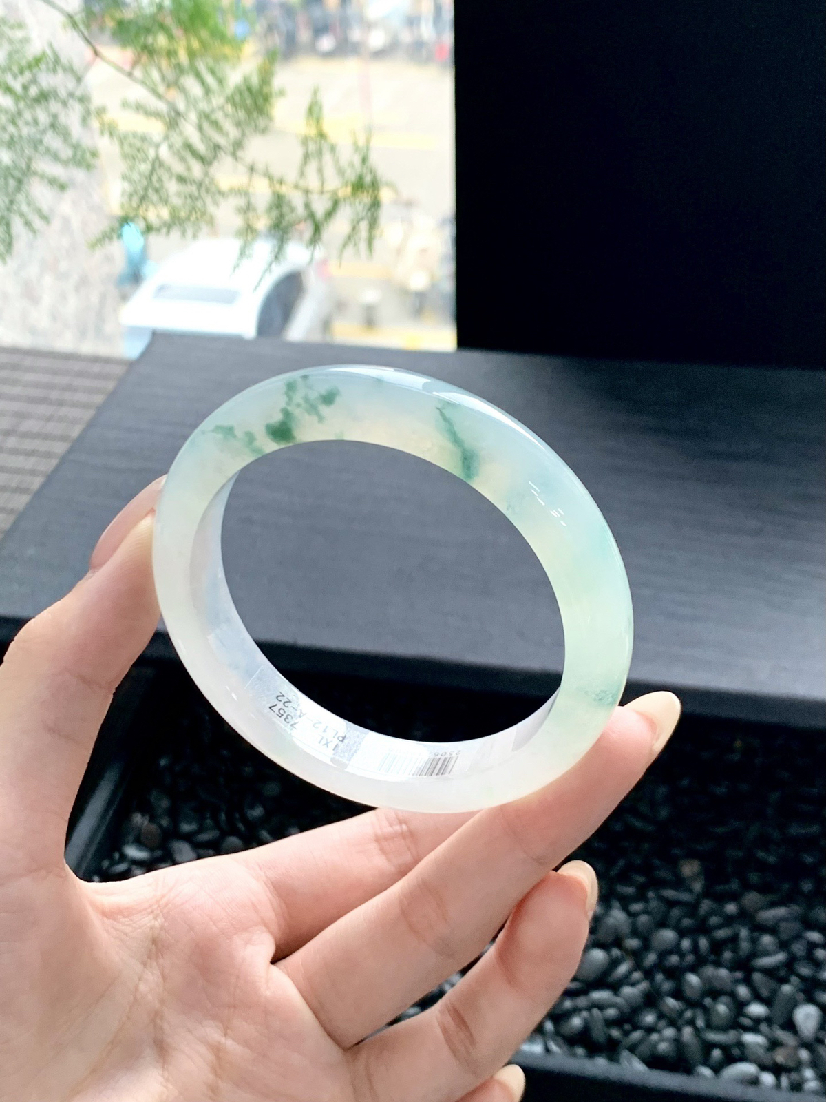 【冰飘花手镯】
清爽花色灵动而飘渺，勾勒出一副唯美诗意的山水意境画，古典优雅又秀气
【尺寸】57-