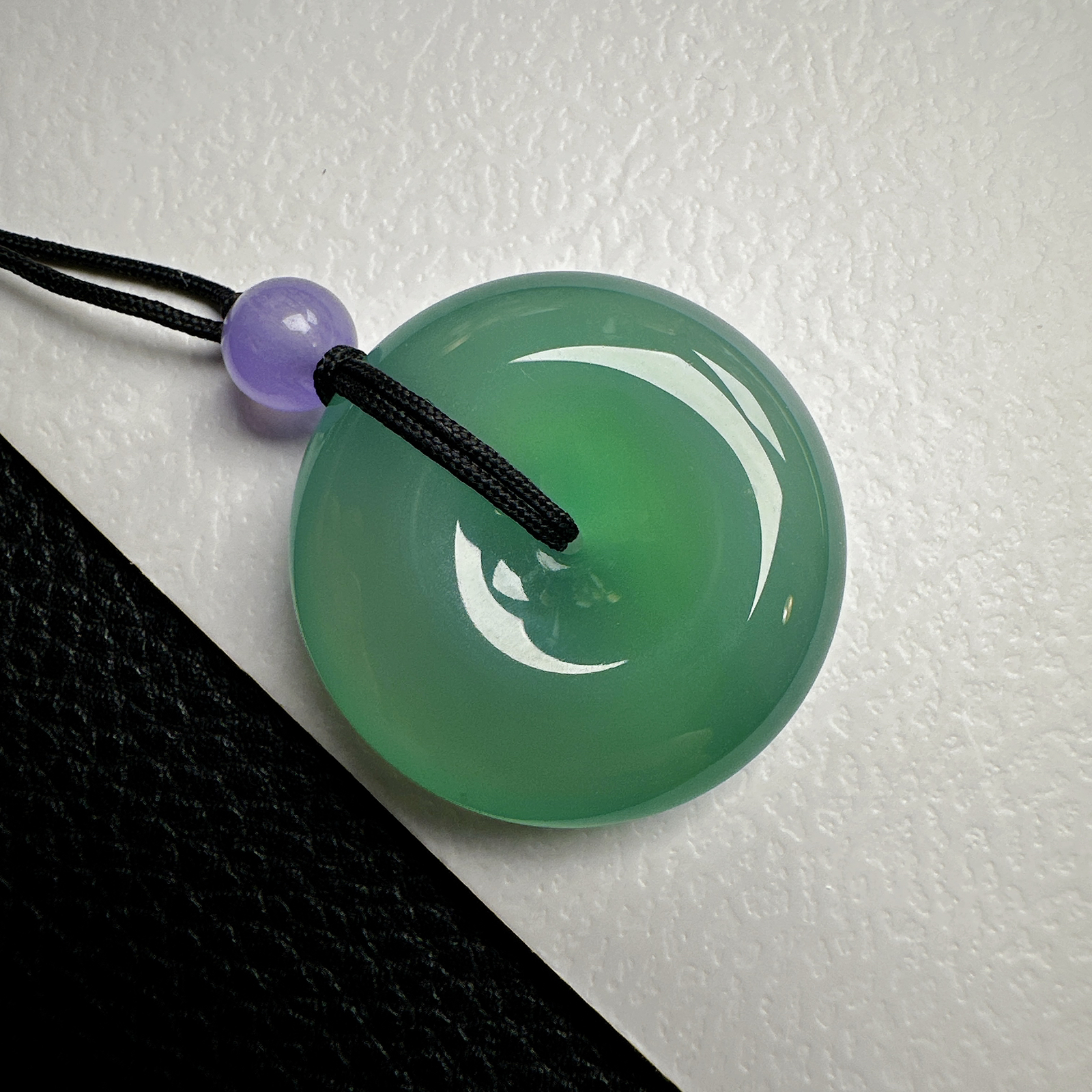 【冰种晴绿平安扣】质地细腻，品质很好，冰感十足，胶感明显，收藏品质