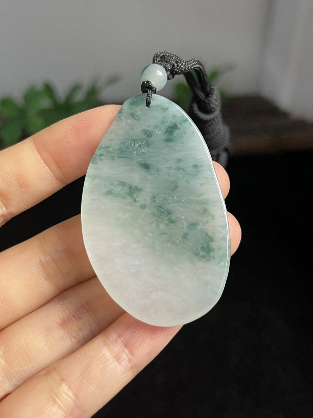 翡翠吊坠，配珠未测