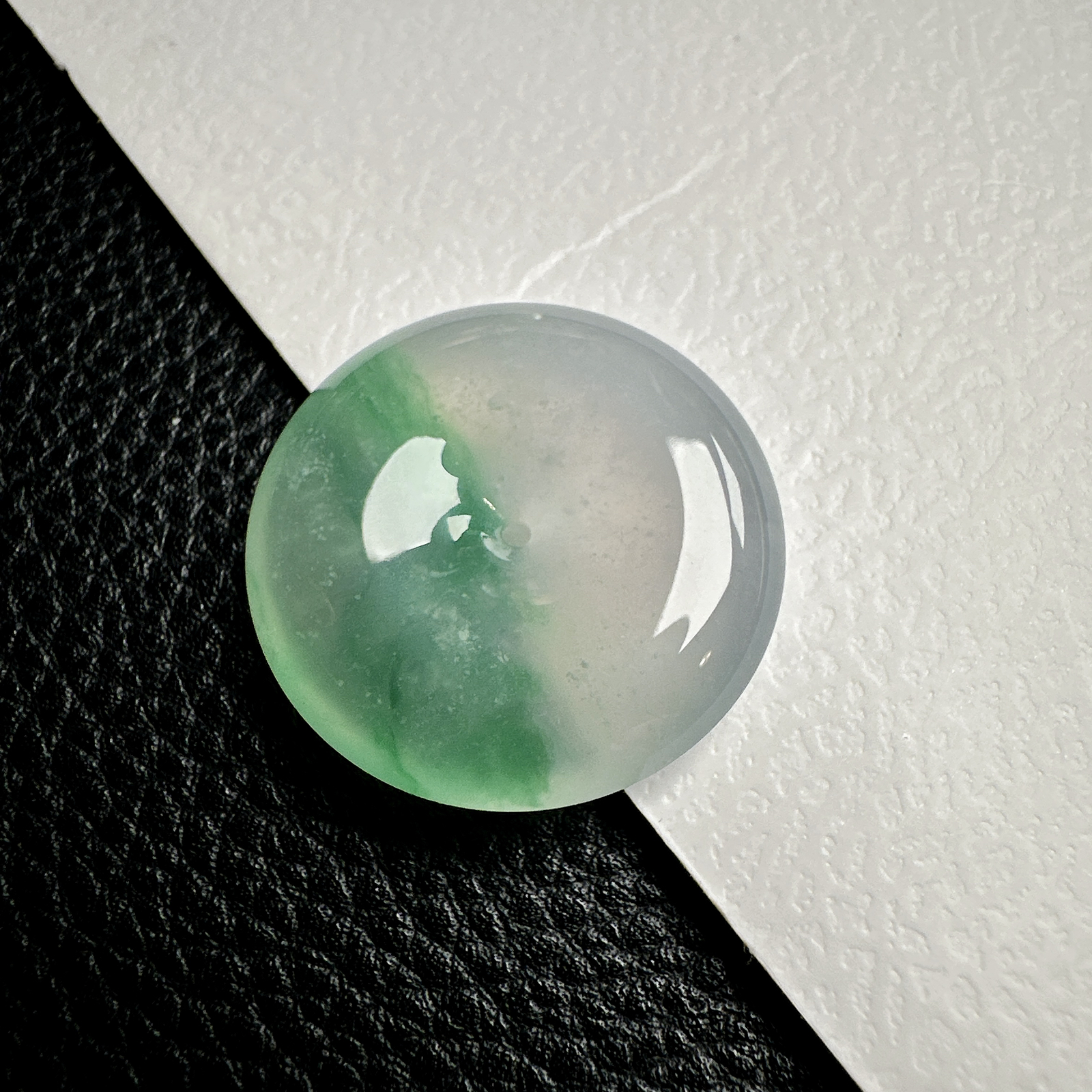 【冰种飘绿平安扣】质地非常细腻干净，冰润十足，种老冰透，收藏品质