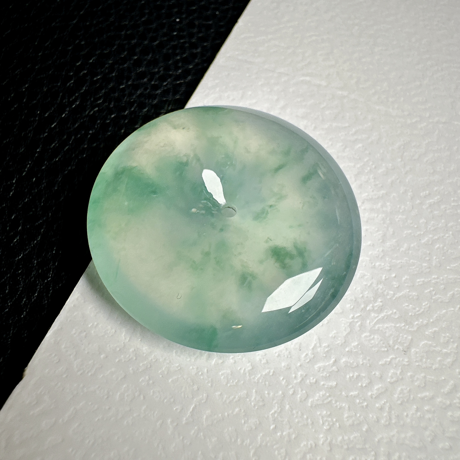 【冰种飘花平安扣】质地非常细腻干净，冰润十足，种老冰透，收藏品质