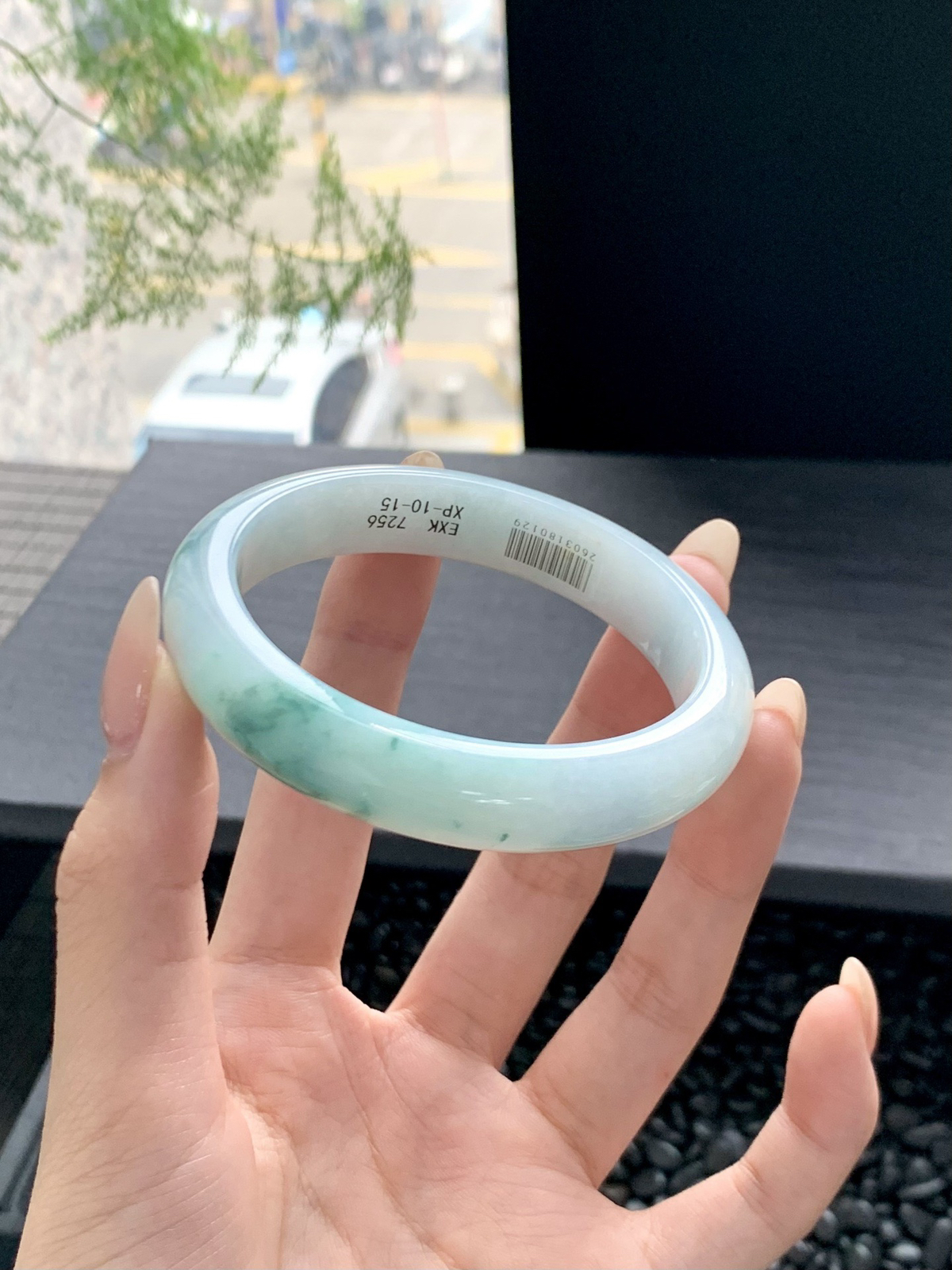 【冰飘花手镯】
清爽花色灵动而飘渺，勾勒出一副唯美诗意的山水意境画，古典优雅又秀气
【尺寸】56-12-8mm