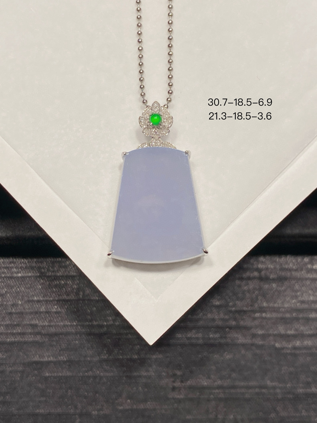 紫罗兰·无事牌

紫得温柔，厚得扎实，大气又耐看