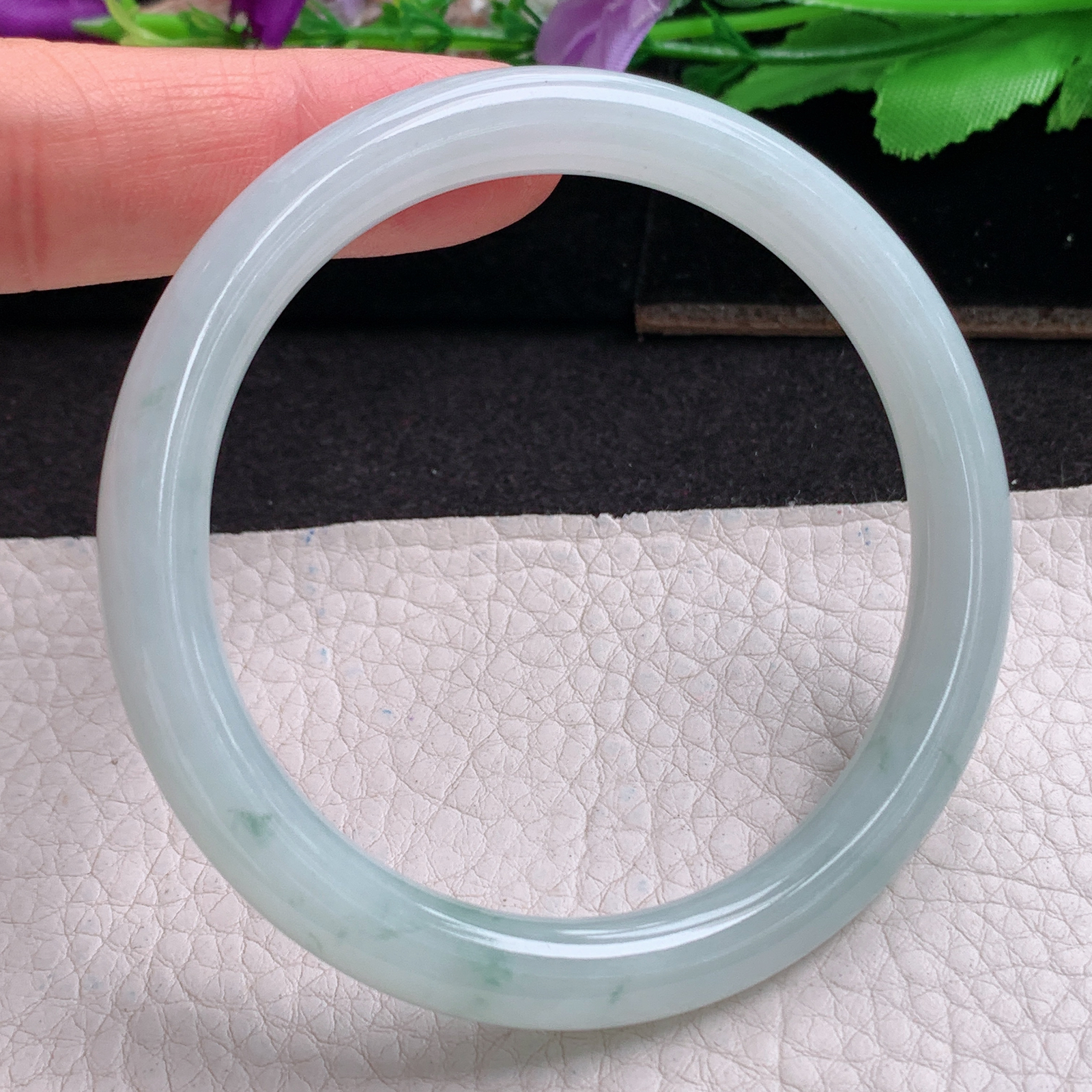 xx实拍57*8美人镯 天然缅甸翡翠a货手镯飘花圆条美人镯