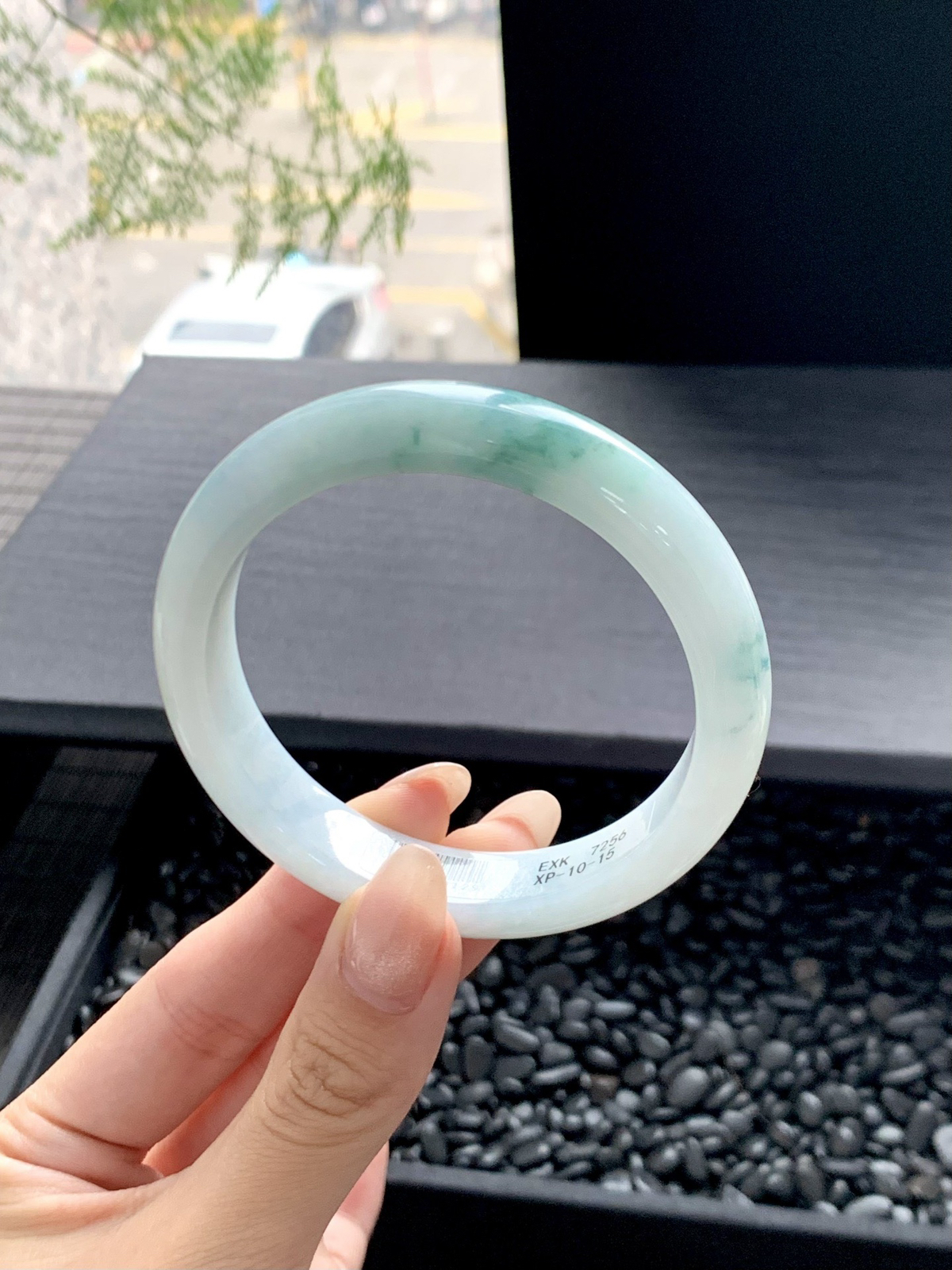 【冰飘花手镯】
清爽花色灵动而飘渺，勾勒出一副唯美诗意的山水意境画，古典优雅又秀气
【尺寸】56-12-8mm