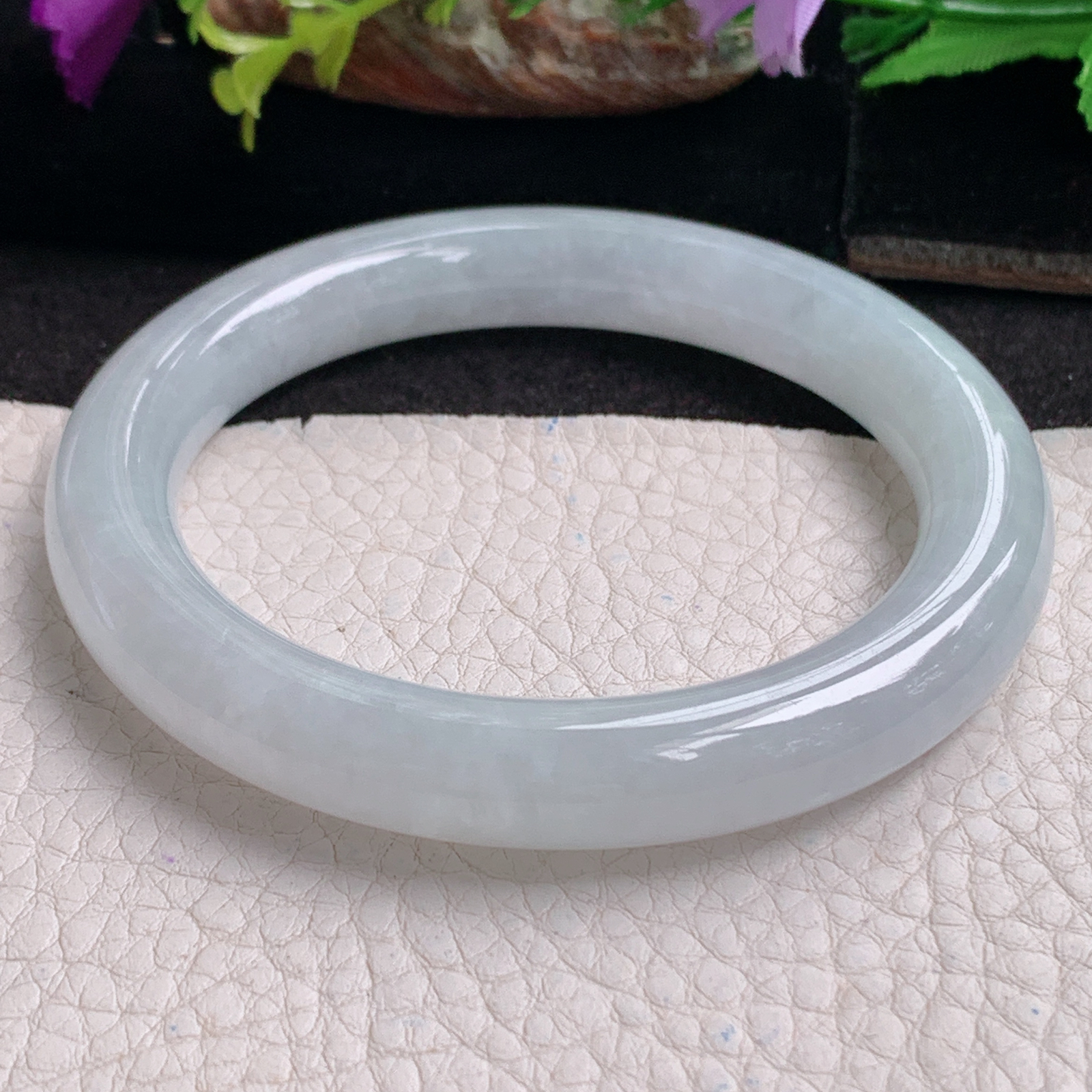 js实拍56*10*9.6美人镯 天然缅甸翡翠a货手冰纯白月光圆条玉镯子