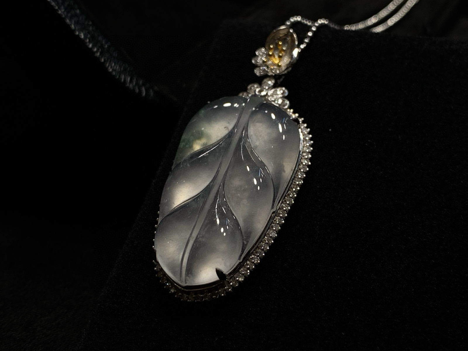 🤍冰飘花·叶子

冰种的莹润，飘花的雅致，全融在这枚金枝玉叶里