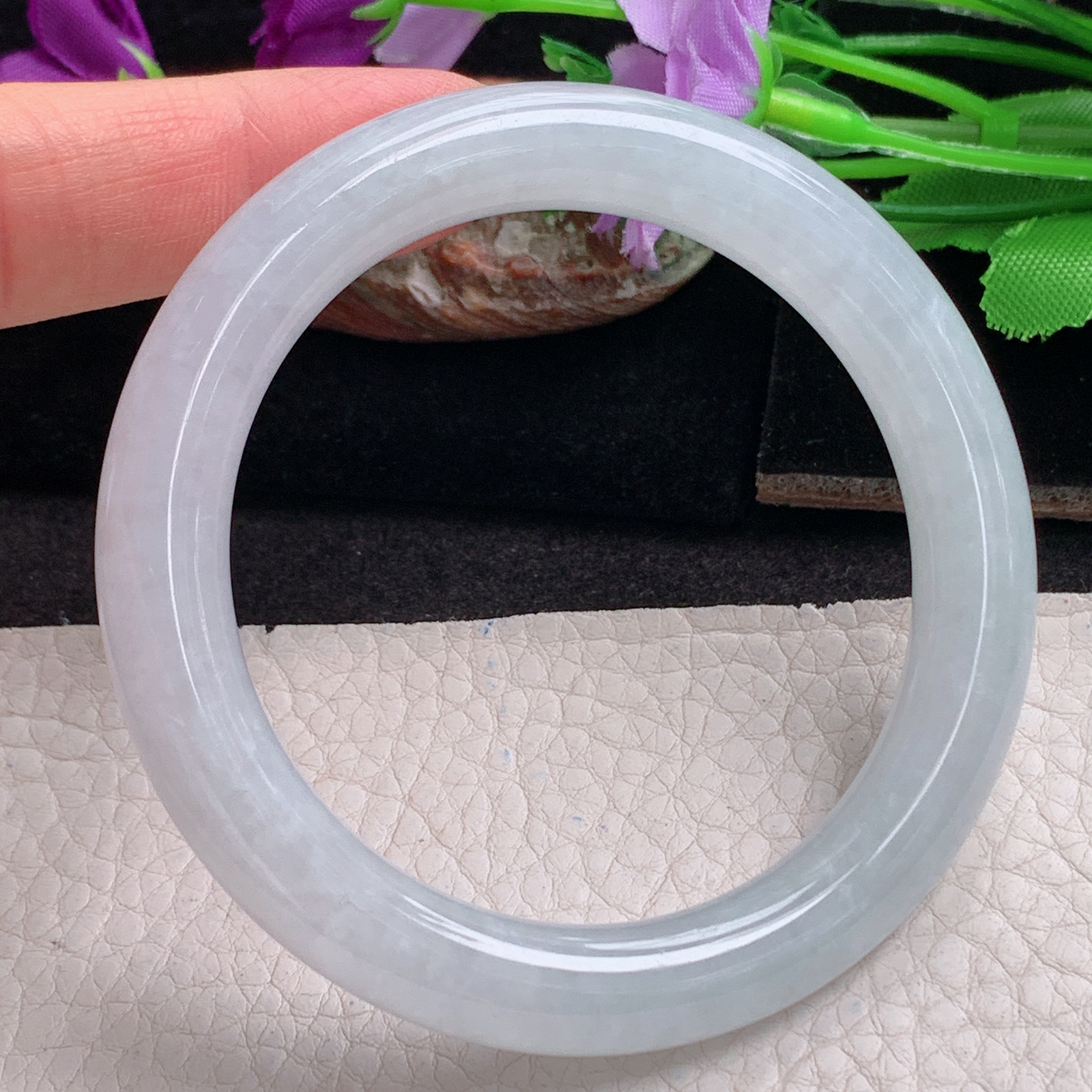 js实拍56*10*9.6美人镯 天然缅甸翡翠a货手冰纯白月光圆条玉镯子