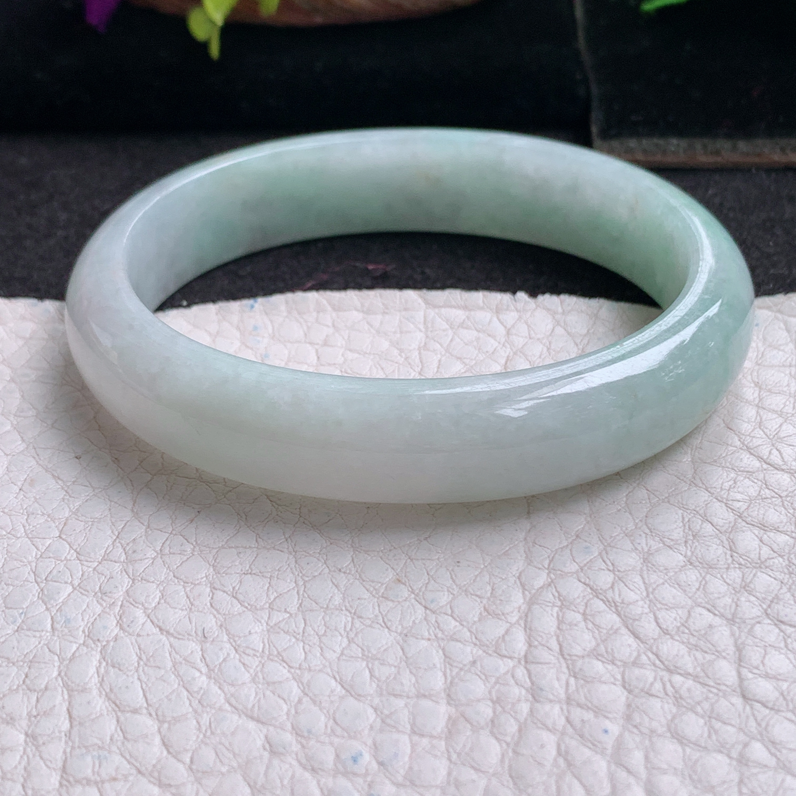 ll清新款55*47*12*7贵妃镯 天然缅甸翡翠a货手镯浅绿蛋形玉镯子