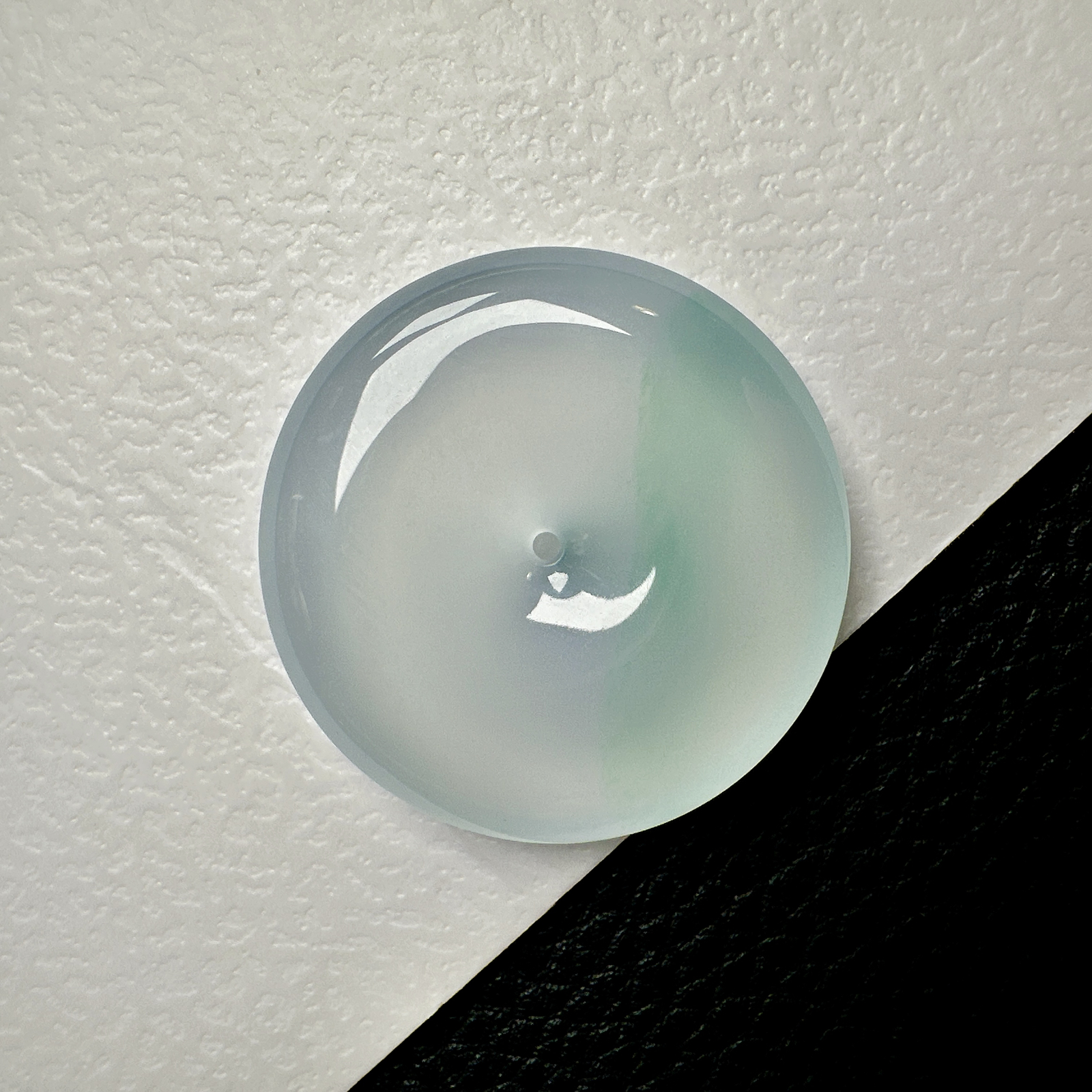 【冰种一摸绿平安扣】质地细腻，品质很好，冰感十足，胶感明显，收藏品质