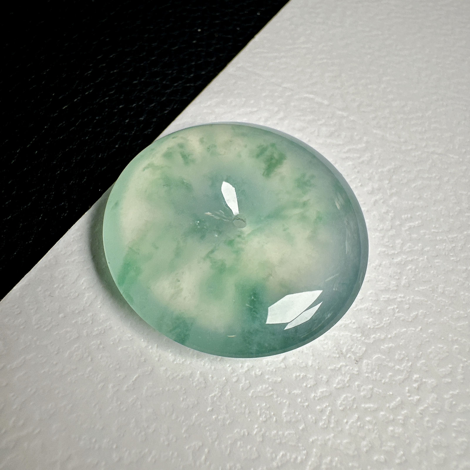 【冰种飘花平安扣】质地非常细腻干净，冰润十足，种老冰透，收藏品质