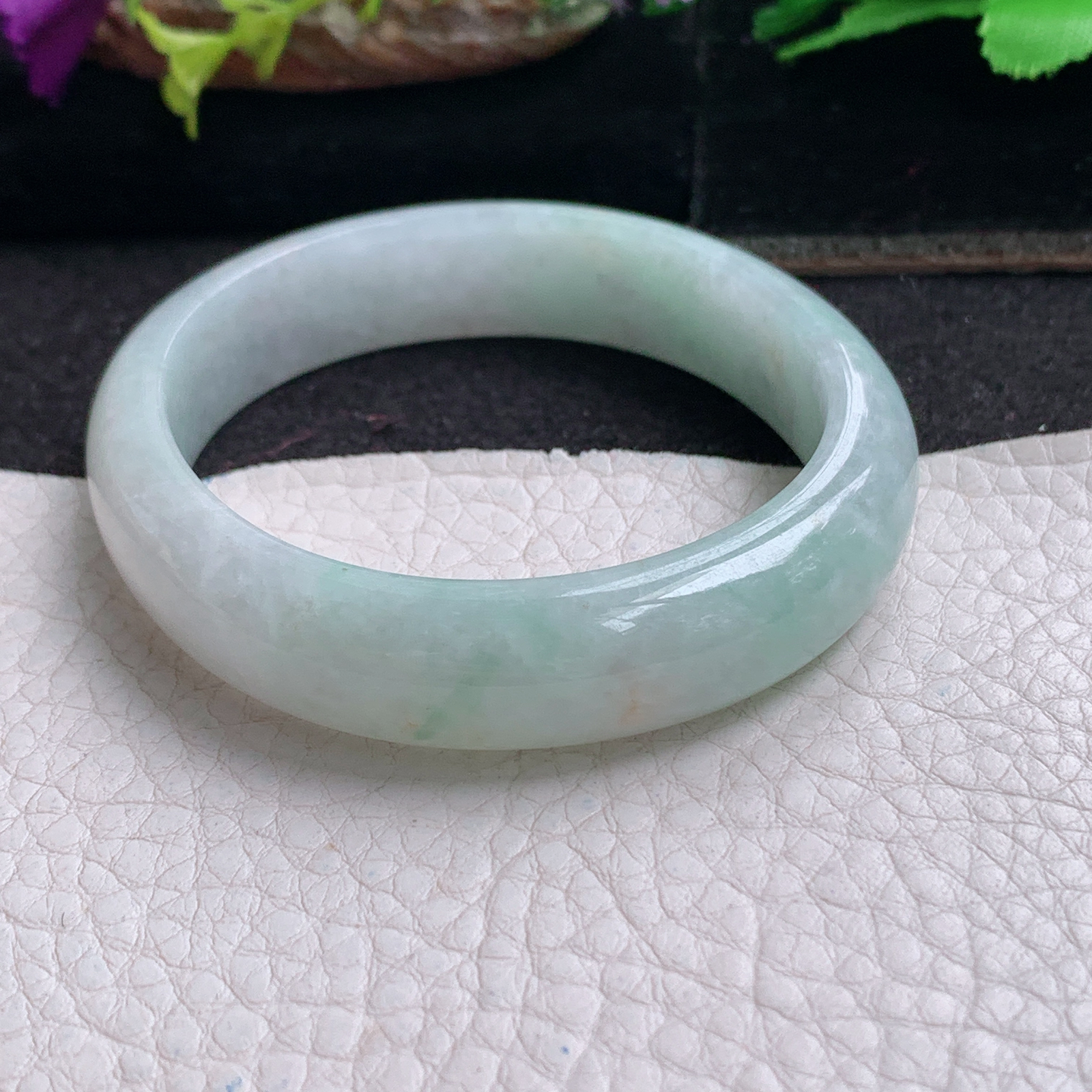 ll清新款55*47*12*7贵妃镯 天然缅甸翡翠a货手镯浅绿蛋形玉镯子