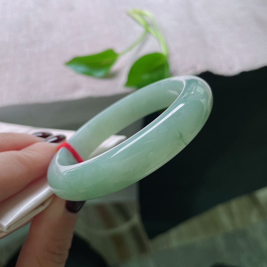 54.6/12.2/7.9，淡绿底正圈，水润，是腕上的一圈诗意，宁静致远。皮纹，ss49005a