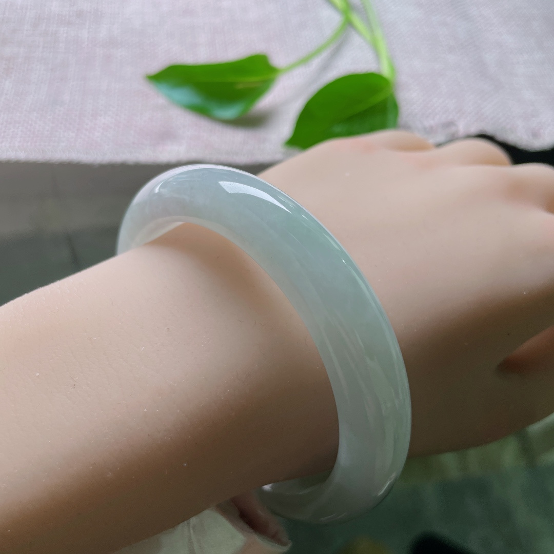 57.3/12.3/8.7，浅绿底正圈，底子干净，细润，清爽自然，亭亭玉立，洒金，ss48117a