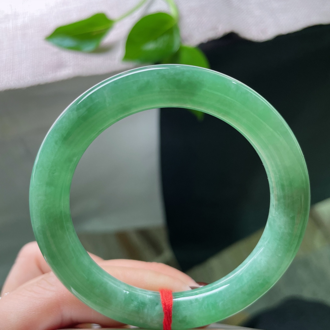 52.3/9.6绿底圆条，水润细腻，种老，翠色伊人，自带贵气，皮纹，ss50130a