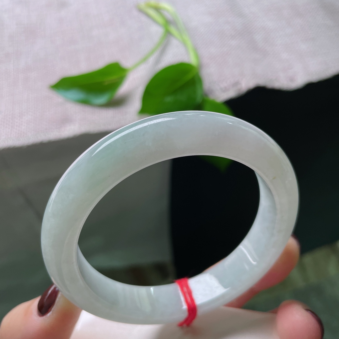 57.3/12.3/8.7，浅绿底正圈，底子干净，细润，清爽自然，亭亭玉立，洒金，ss48117a