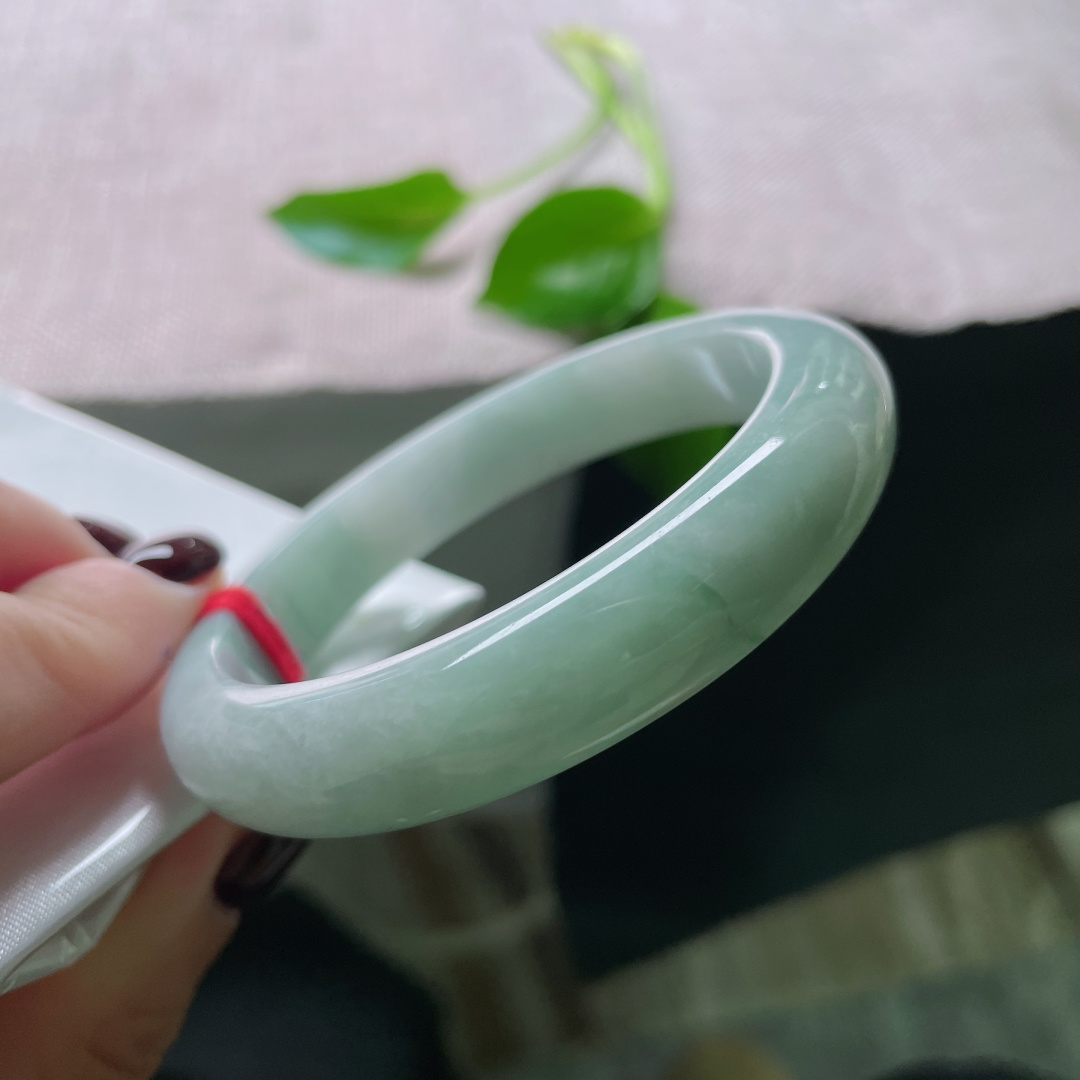 56.3/12/7.9，浅绿底正圈，水润细腻，自带清新、自然、治愈的视觉基调，皮纹，ss49663a