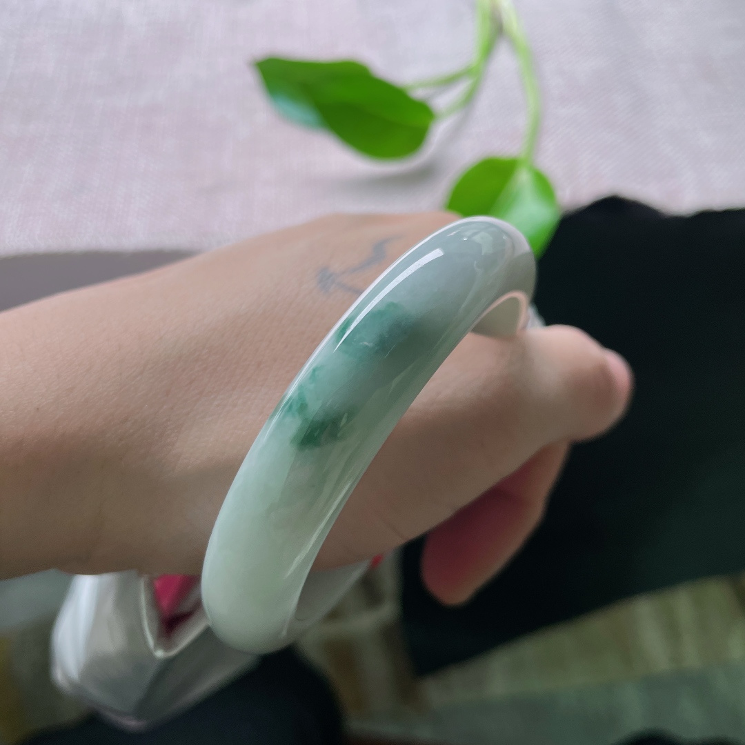 53.8/12/8.2，飘花正圈，肉质细腻，厚装，一缕烟，一痕影。皮纹，ss49118a