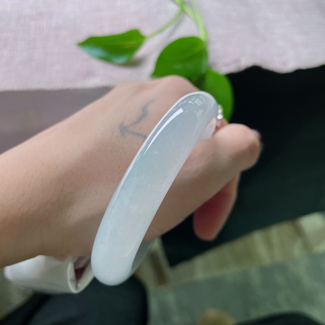 54.6/12/8.3，冰紫正圈，种老，晶莹剔透，带着亘古的寒与光，腕上生烟，ss49459a