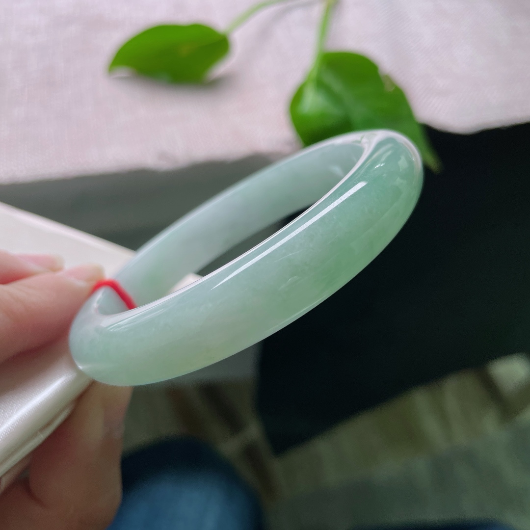 58.3/12/8.4，蓝底正圈，时尚，肉细种老，腕间一抹蓝，温柔又耐看。，ss47926a