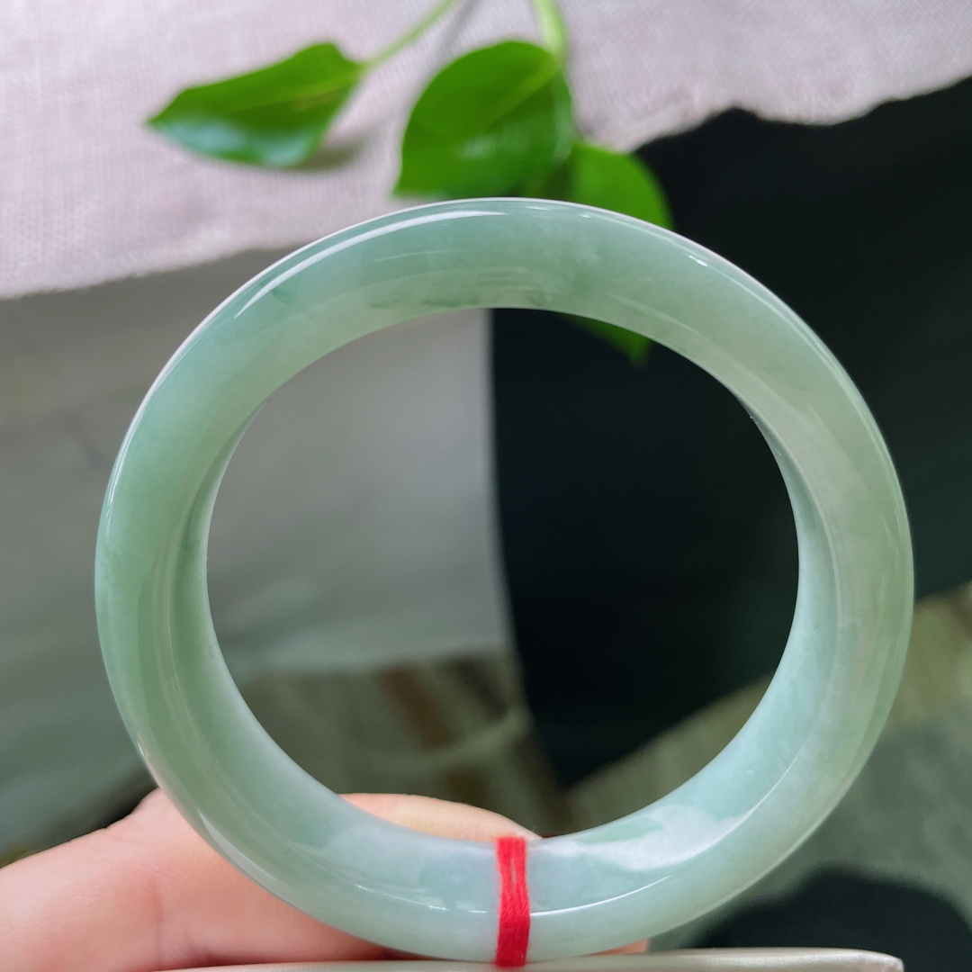 54.6/12.2/7.9，淡绿底正圈，水润，是腕上的一圈诗意，宁静致远。皮纹，ss49005a