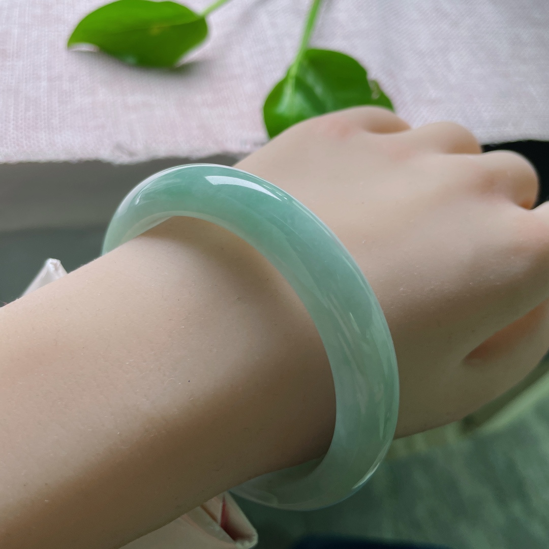 58.3/12/8.4，蓝底正圈，时尚，肉细种老，腕间一抹蓝，温柔又耐看。，ss47926a