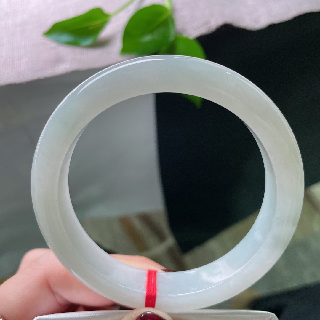 59.6/12.6/8.8，淡绿底正圈，素净，清风徐来，水波不兴。皮纹，ss49695a