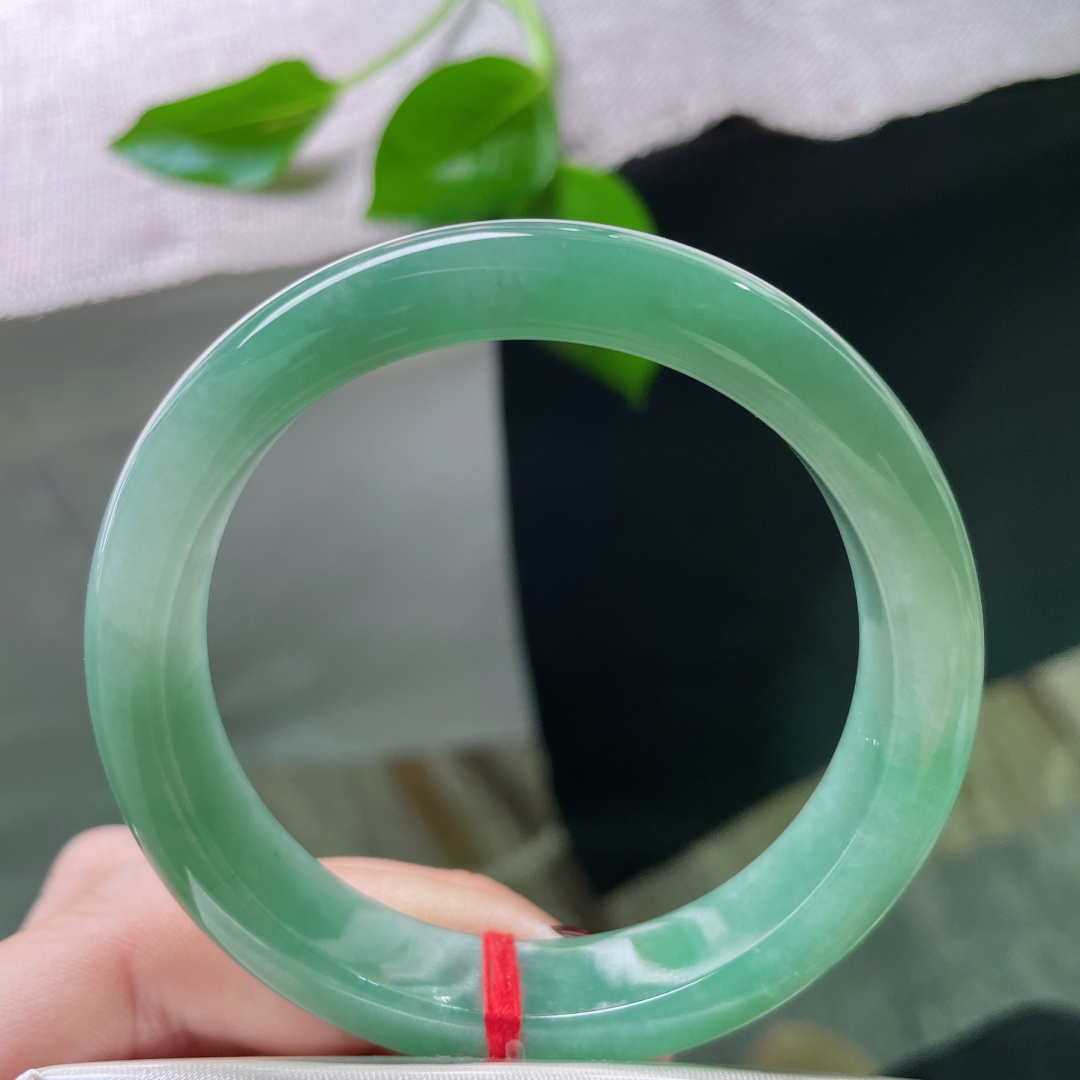 54.5/11.6/8，湖水蓝正圈，种老，把天空揉碎了，撒成一湖的蓝挂在腕间，皮纹，ss50149a