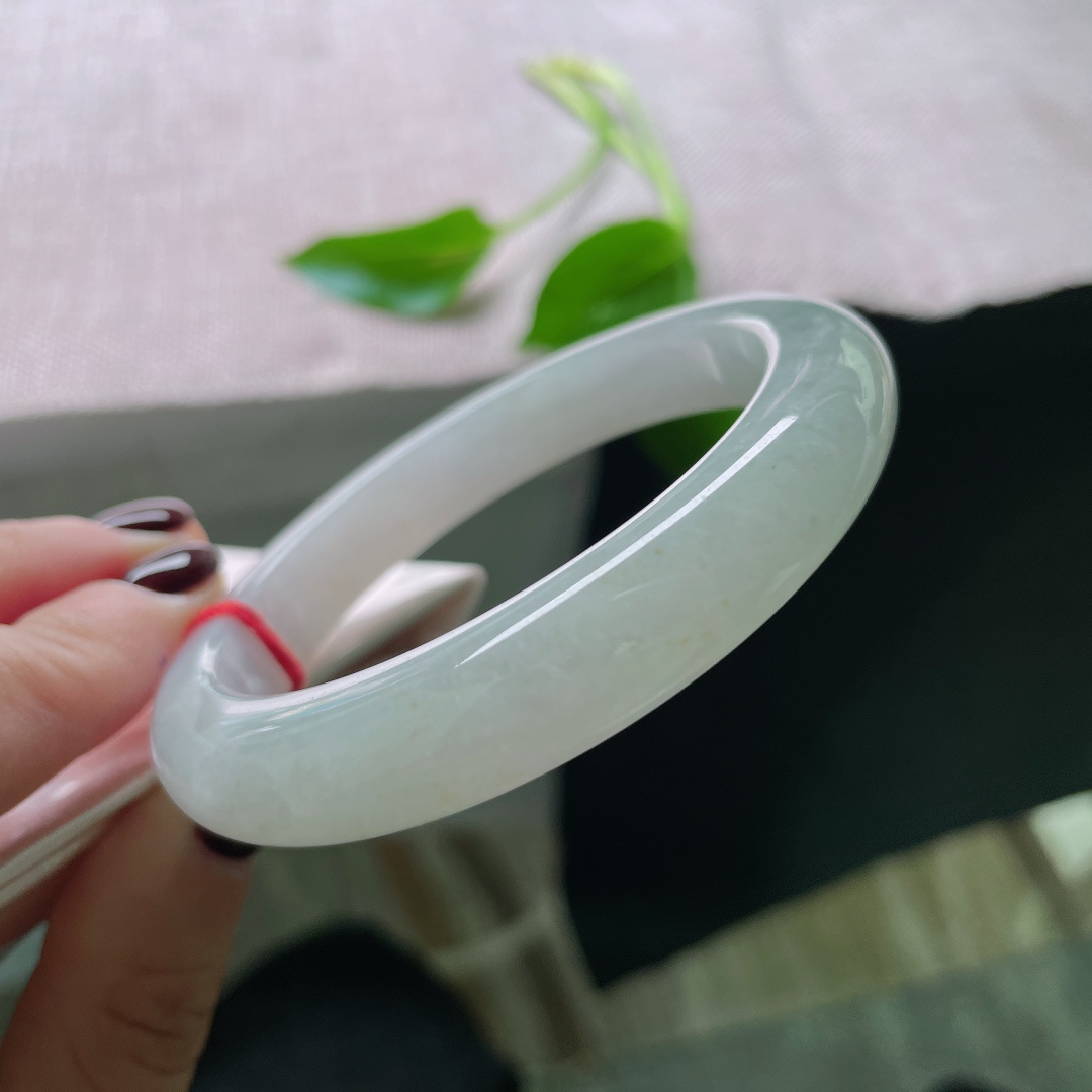 57.6/11.4/9，浅绿底正圈，干净清爽，一袭素衣，一抹淡绿，便是最好的夏日注解。，洒金，ss48145a