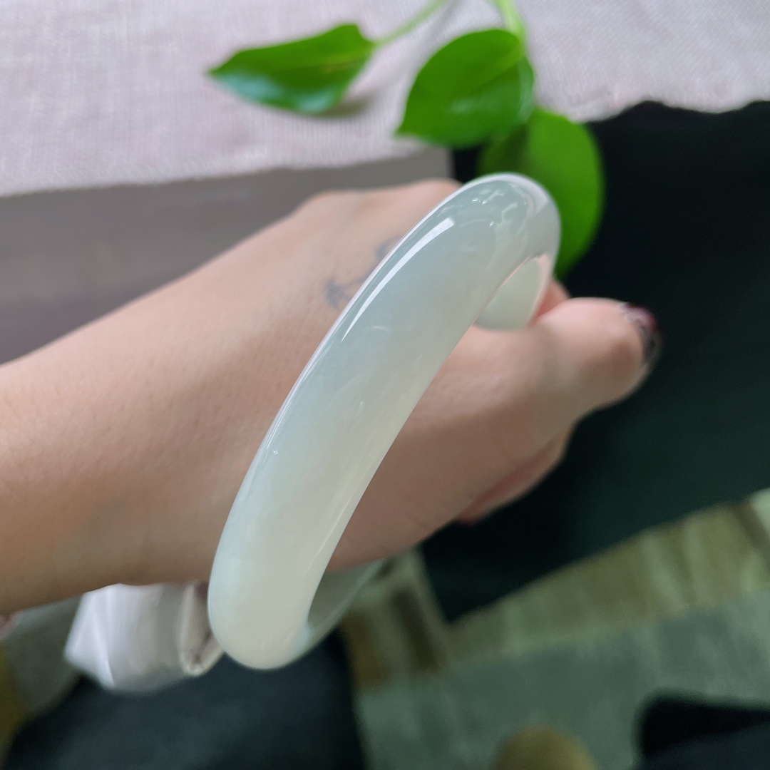 60.1/12.2/8.8淡绿底正圈，水润细腻，清雅大方，贵气，皮纹，ss48947a