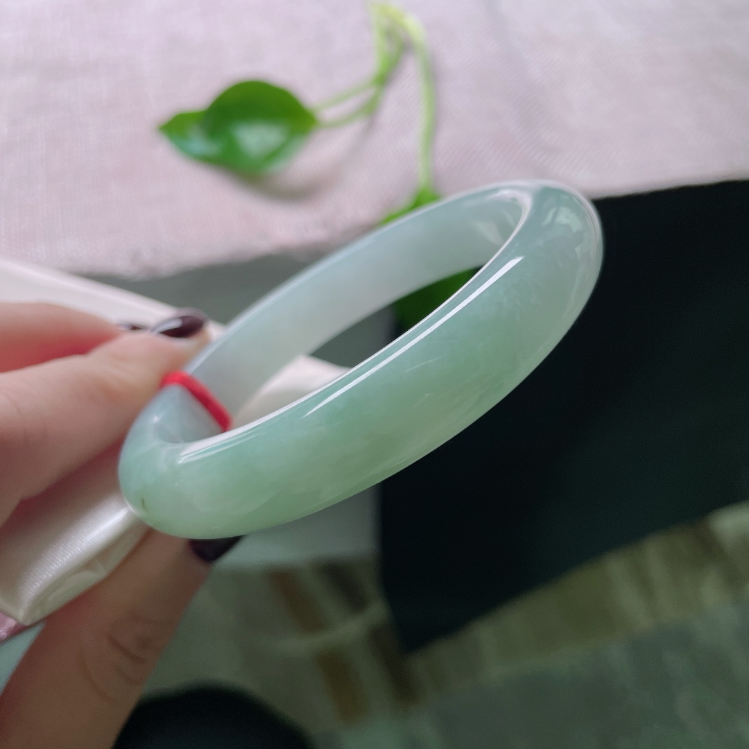 58.5/11.8/8.4，淡绿底正圈，底子细腻干净，不是浓墨重彩，而是恰到好处的温柔。色根，“ss47924a