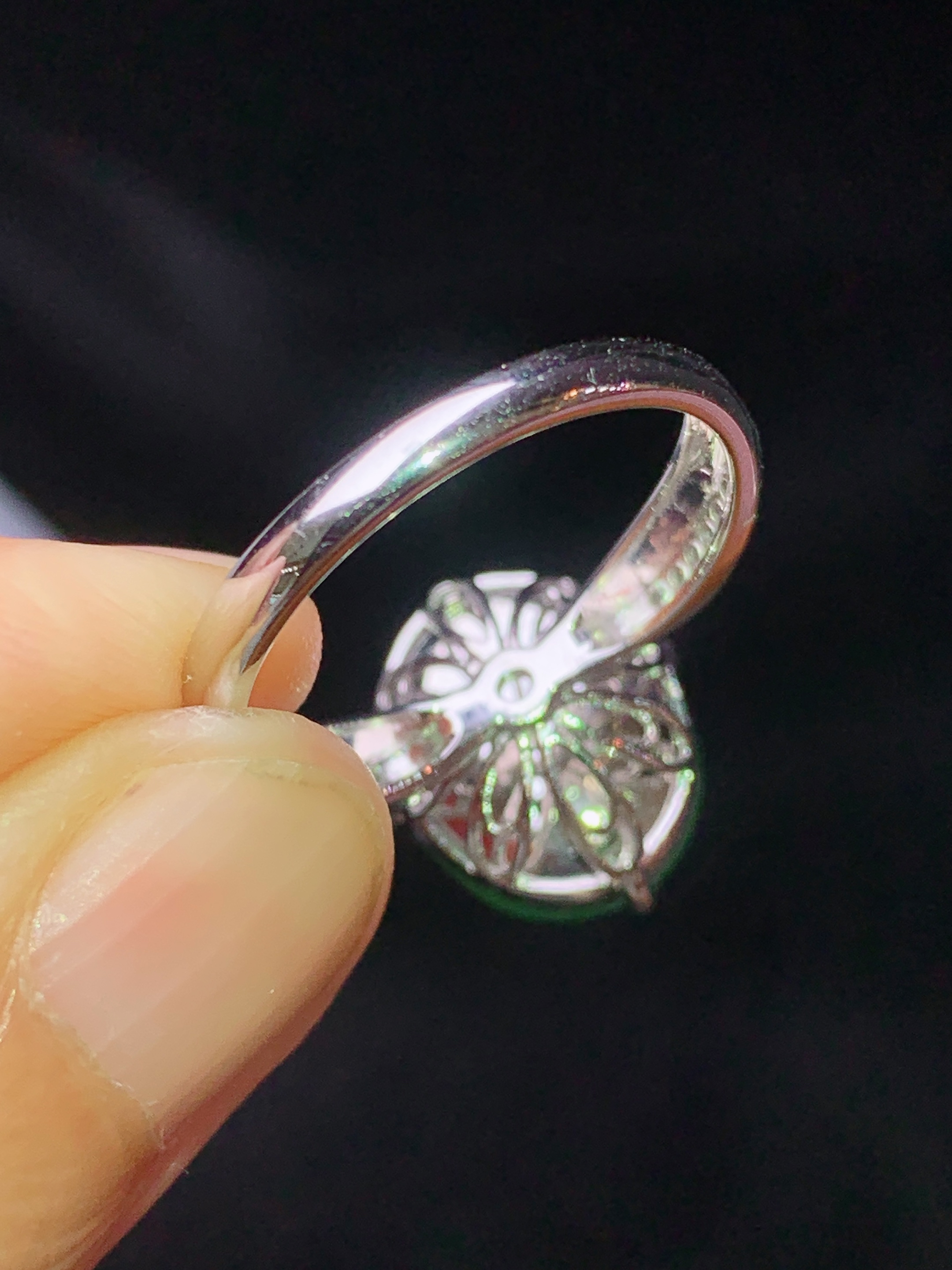 18k金钻镶嵌翠绿蛋面戒指 玉质细腻 色泽艳丽清新 水润亮眼 圈口14.5 裸石尺寸12.8*10.5*5L2