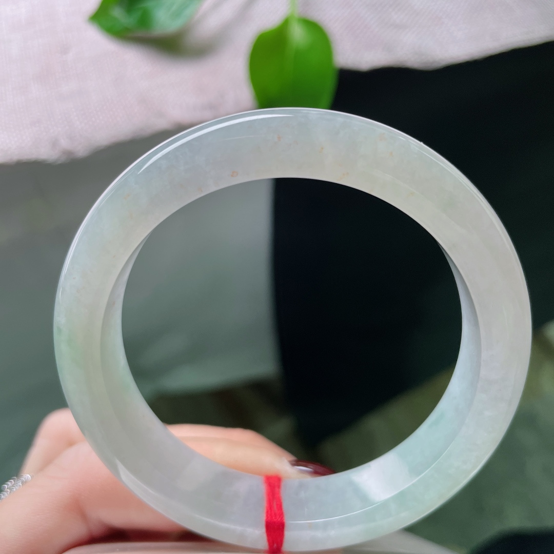 54.2/12.2/8.2，淡绿底正圈，种老，冰润底子如凝月华，洒金，ss50046a