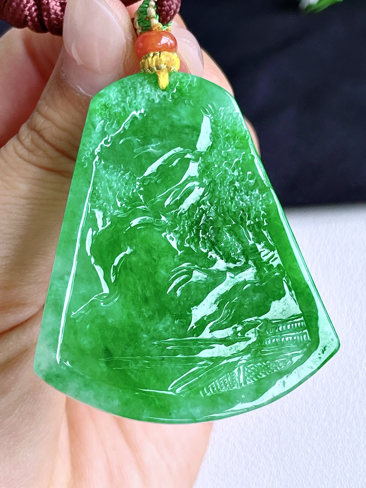 【裸石】冰阳绿山水牌大山水牌吊坠
【说明】缅料性价比高  
【尺寸】53.7-45-5