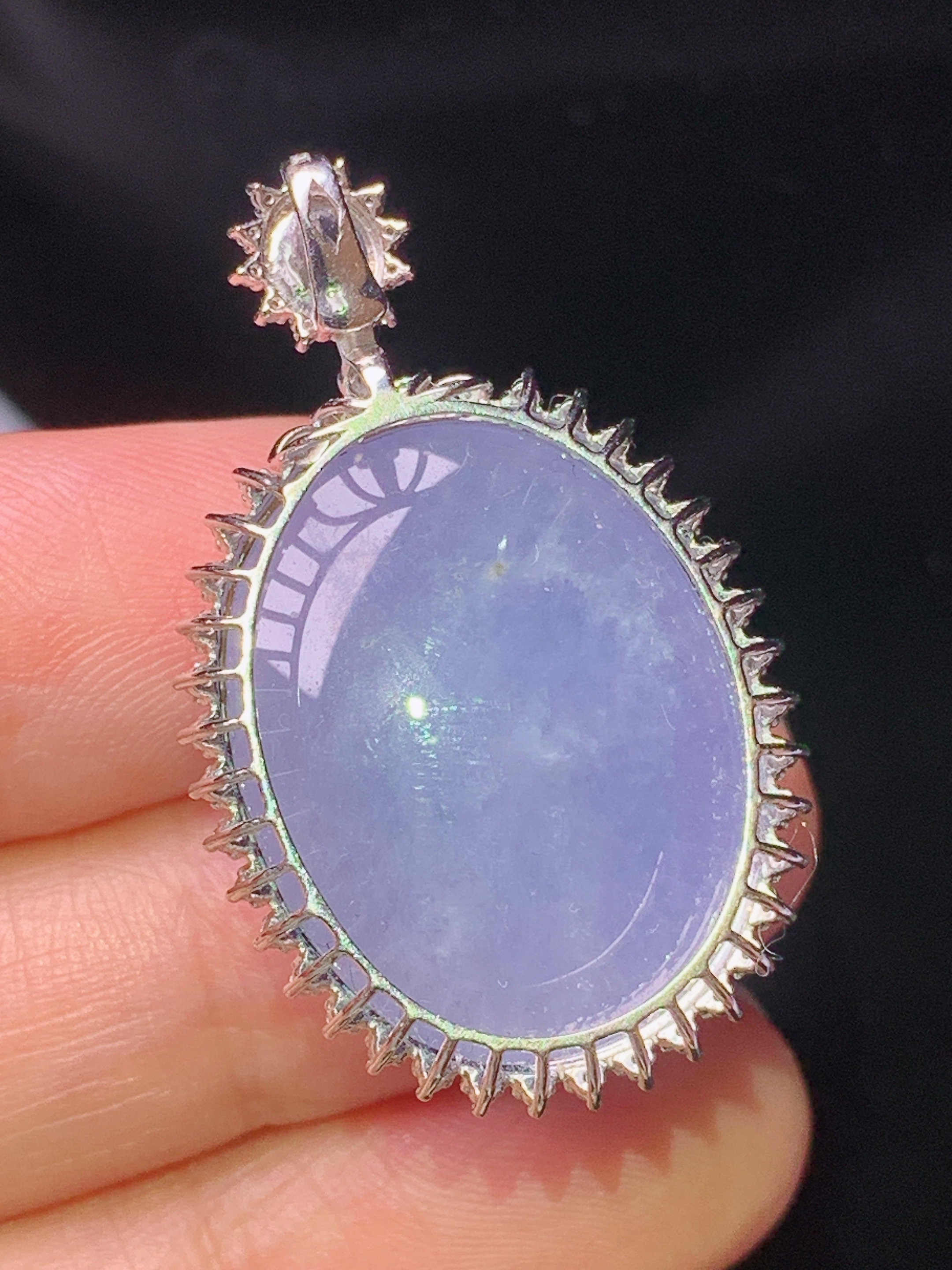 18k金钻镶嵌紫罗兰蛋面吊坠 玉质细腻 色泽艳丽清新 水润亮眼 整体尺寸34.8*21.2*11.8x5