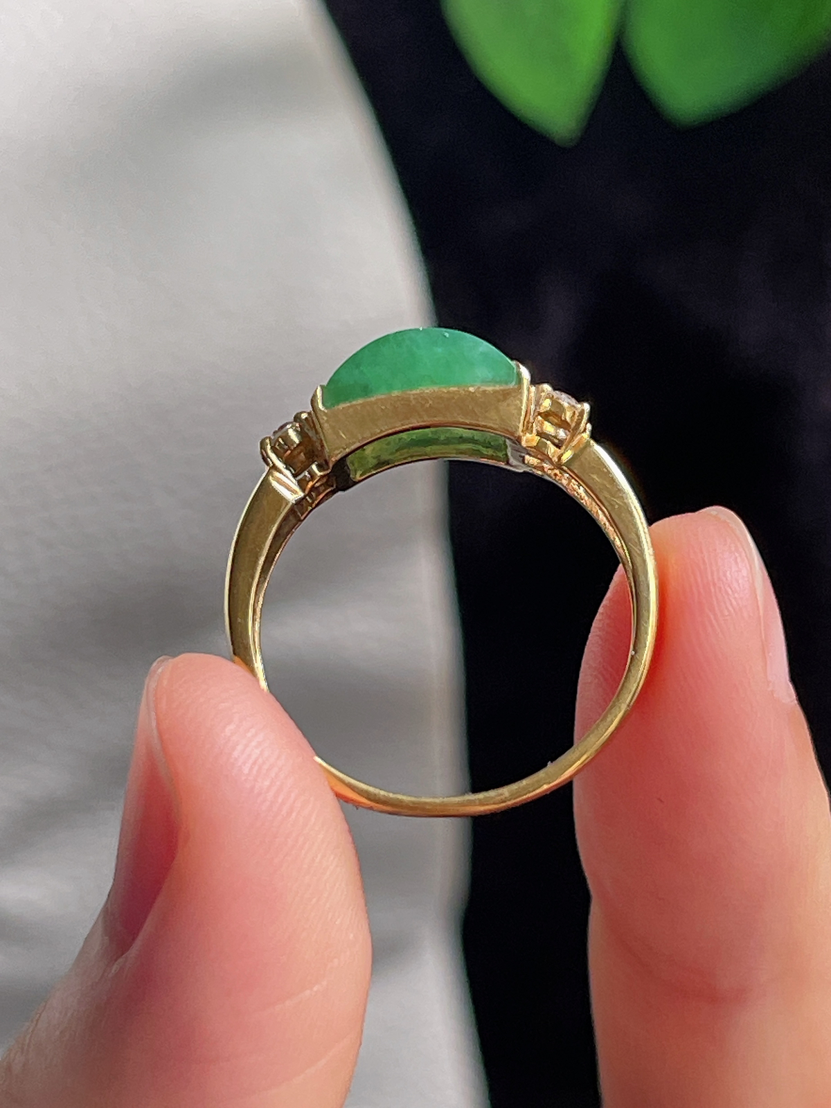 18k金翡翠冰糯种浅绿色戒指