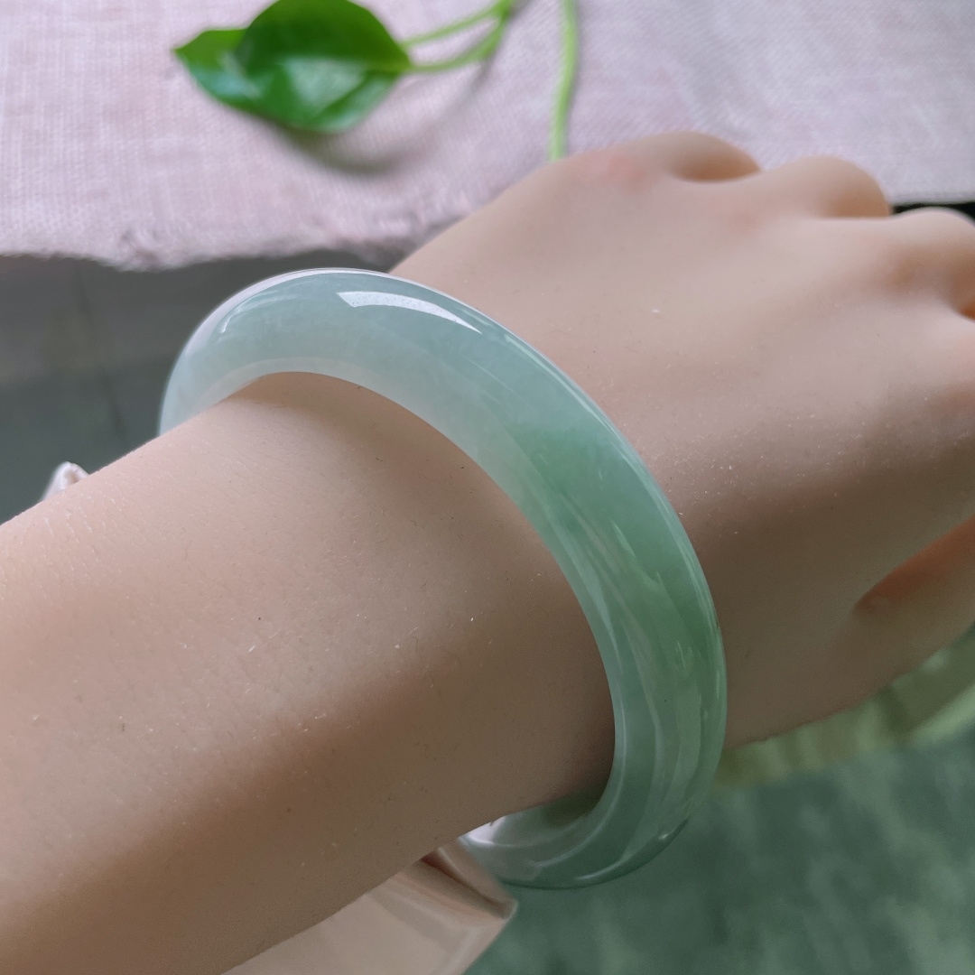 58.5/11.8/8.4，淡绿底正圈，底子细腻干净，不是浓墨重彩，而是恰到好处的温柔。色根，“ss47924a