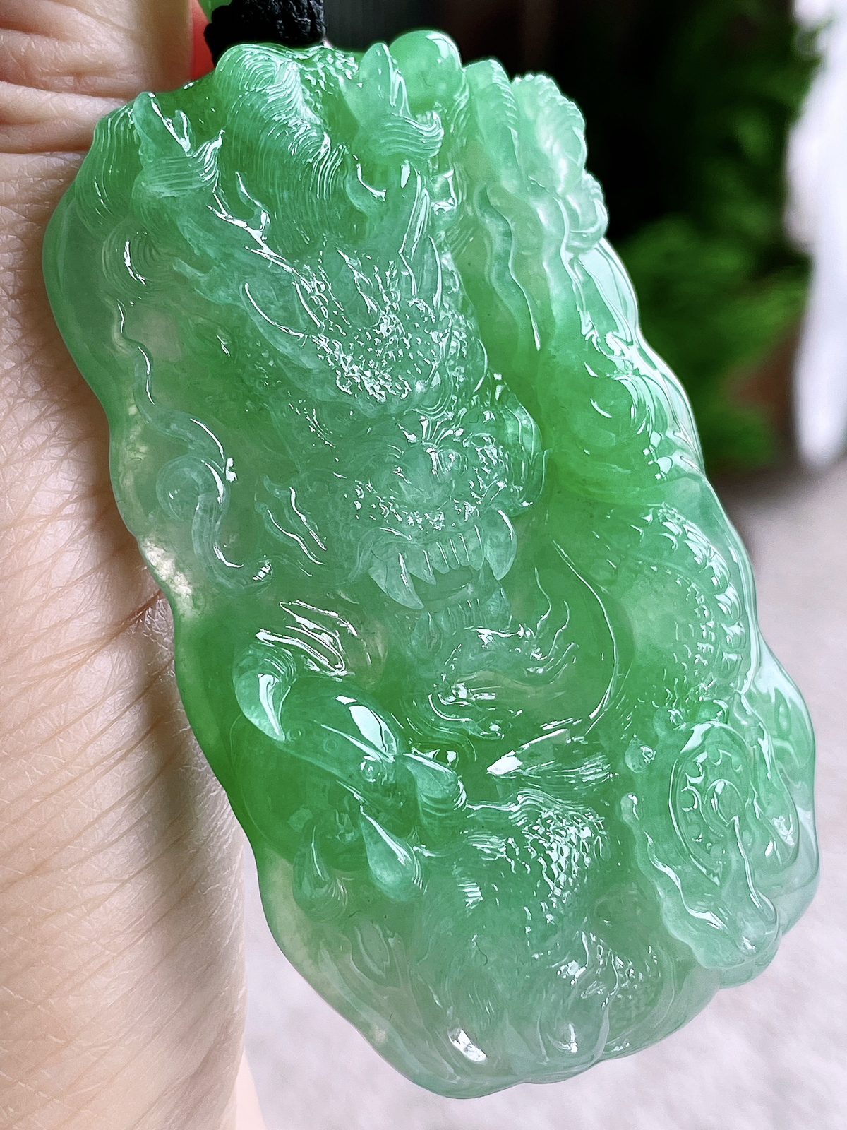 【裸石】冰阳绿龙牌大龙牌吊坠
【说明】缅料 性价比高  
【尺寸】71-43-11.8