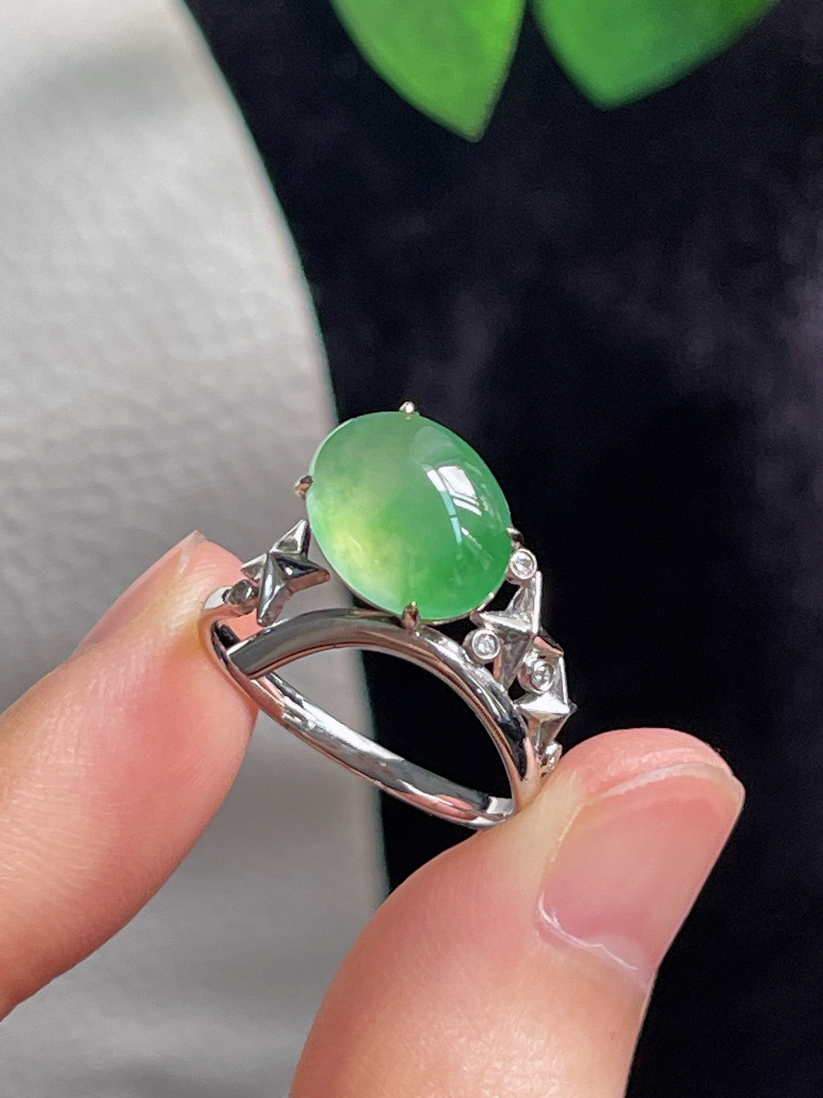 18k金翡翠冰糯种绿色戒指