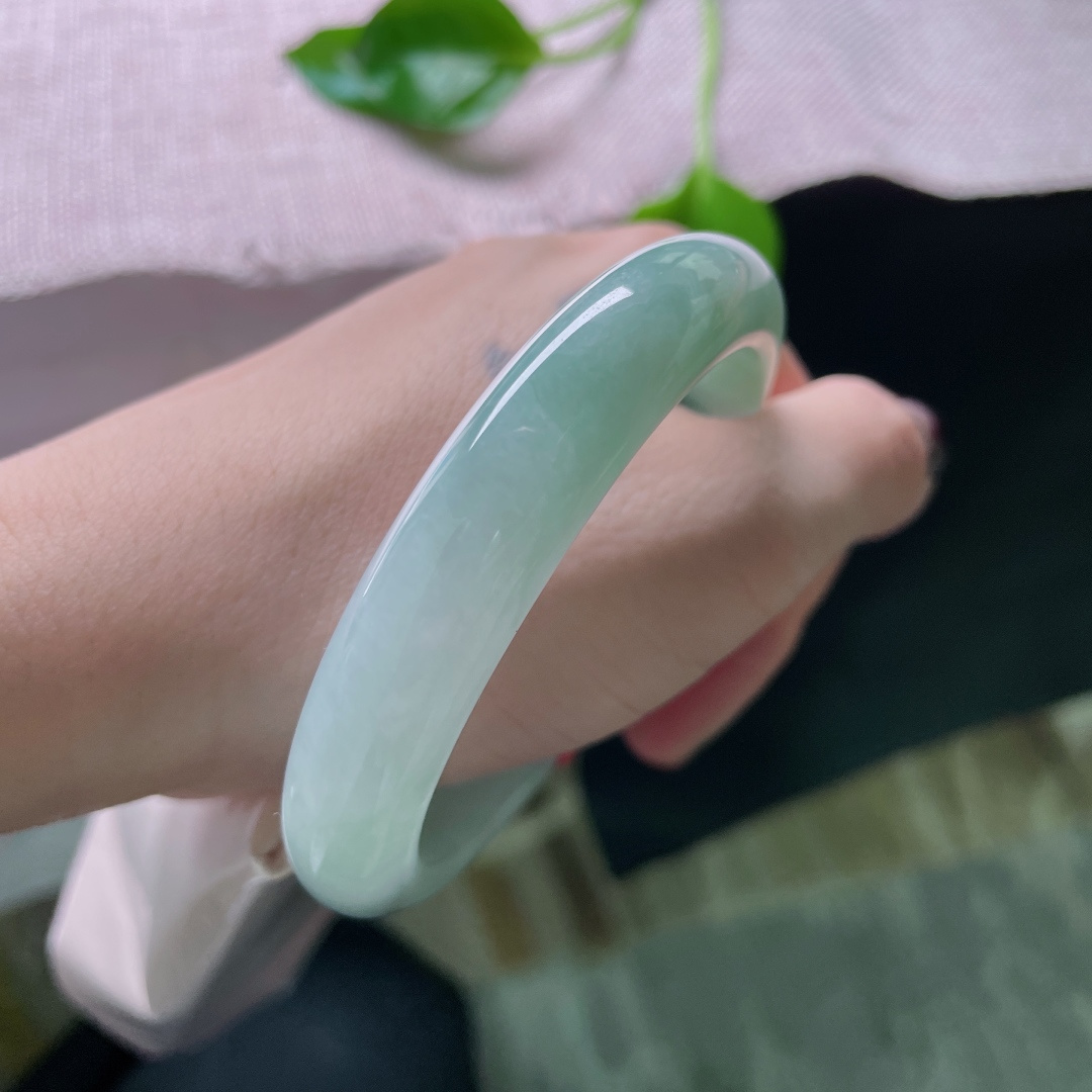 58.5/11.8/8.4，淡绿底正圈，底子细腻干净，不是浓墨重彩，而是恰到好处的温柔。色根，“ss47924a