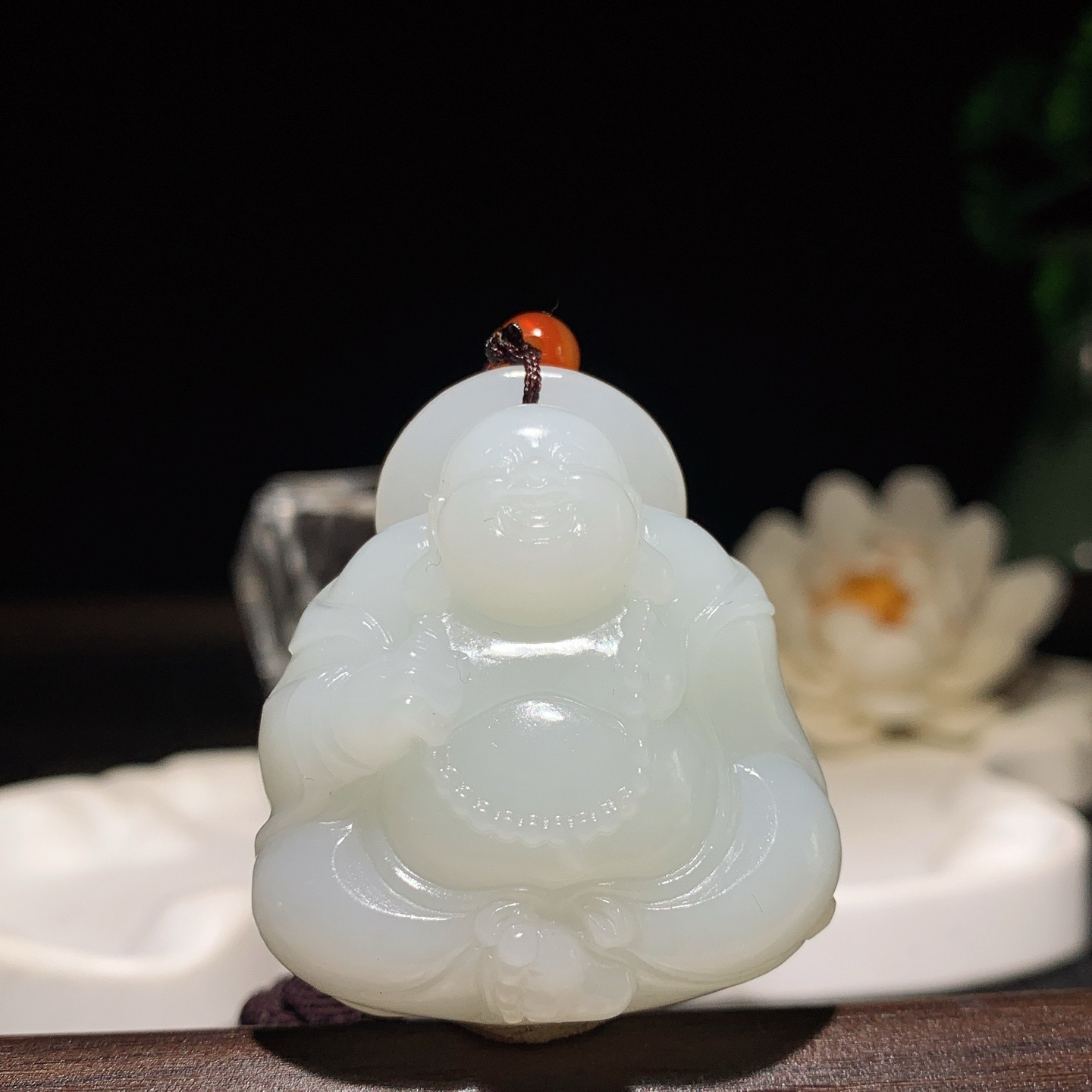 新疆和田玉白玉佛引福来挂件。尺寸41/36/17重39.5克 玉质细腻油润 底色纯净 脂粉好，品质好