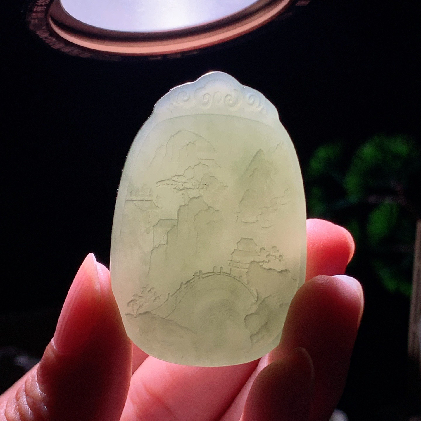 和田玉晴水富贵缠身蛇牌子挂件 尺寸47/31/9重26克 玉质细腻油润 底色纯净 脂粉好，品质好。lt260402