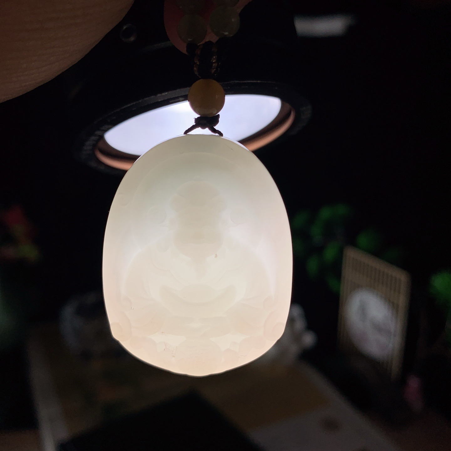 和田玉白玉财神爷牌挂件 尺寸39/30/13重31克 玉质细腻油润 底色纯净 脂粉好，品质好。lt260402