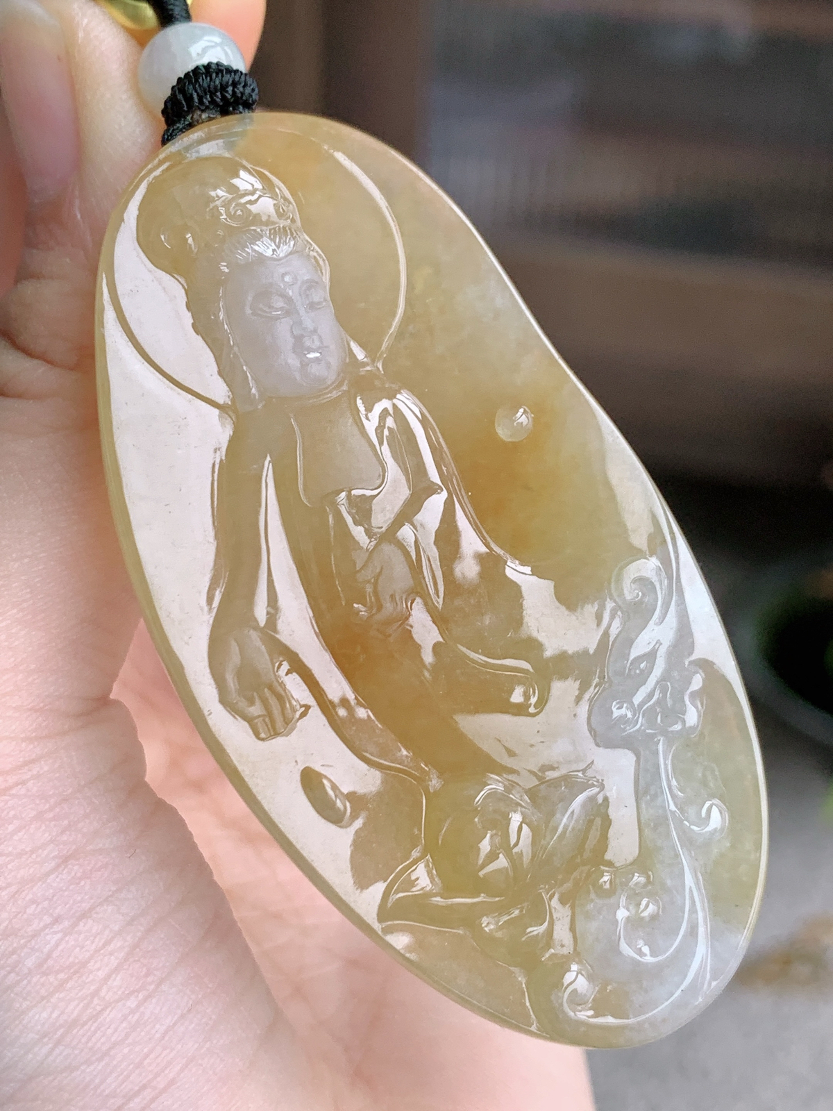 【裸石】冰黄翡站观音牌吊坠
【说明】缅料 性价比高  
【尺寸】64.2-32.7-8.2